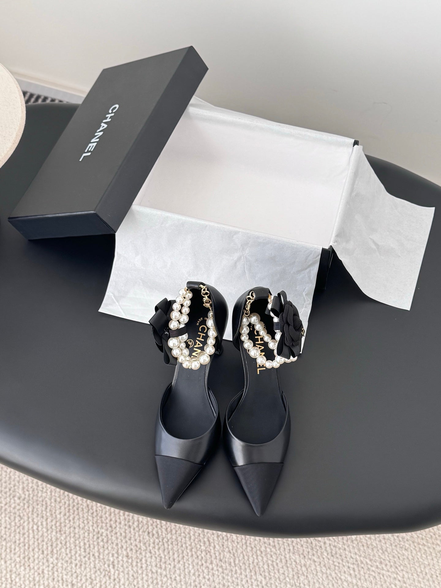 Chan 25fw pearl chain stilettos pumps