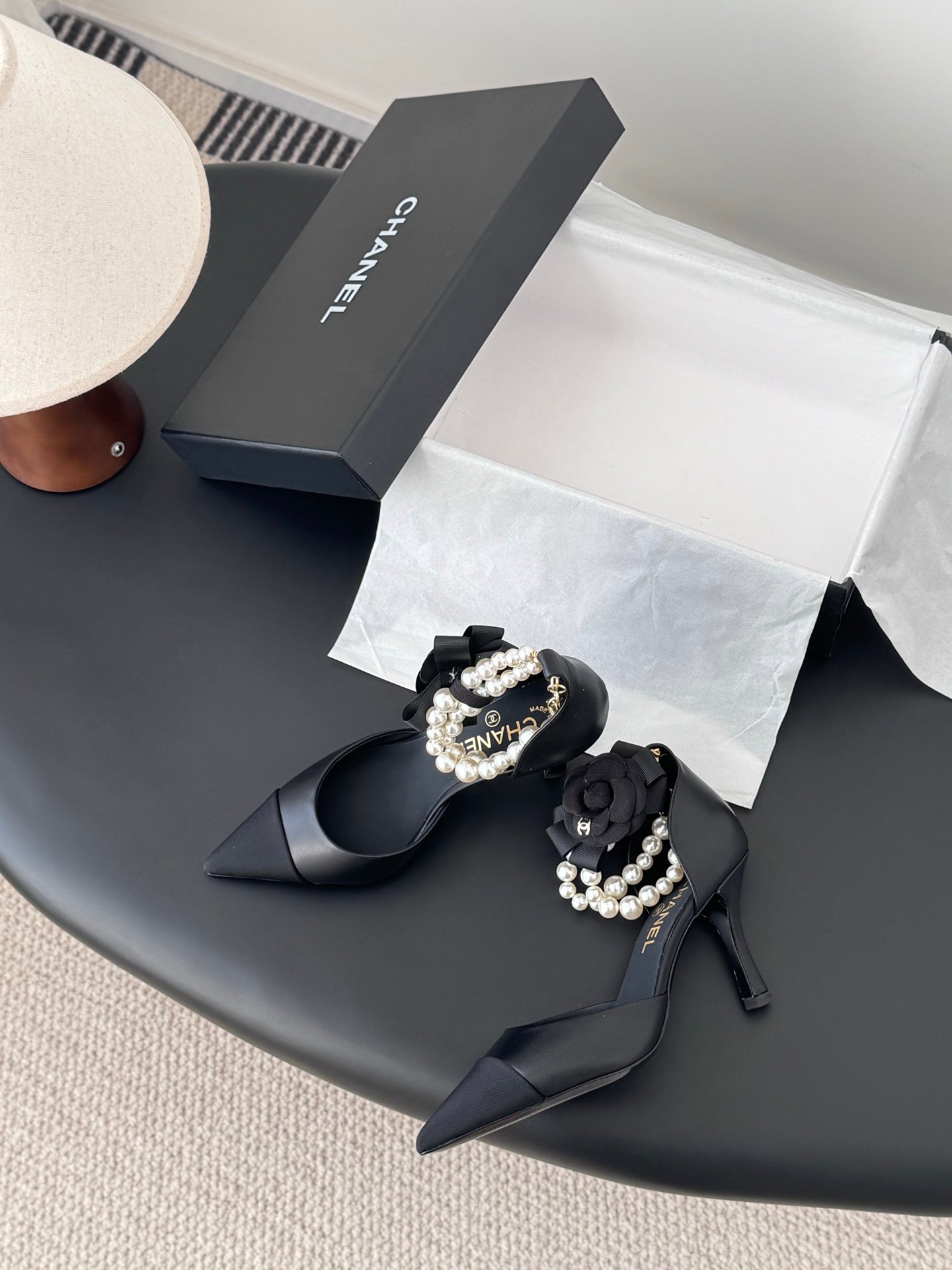 Chan 25fw pearl chain stilettos pumps