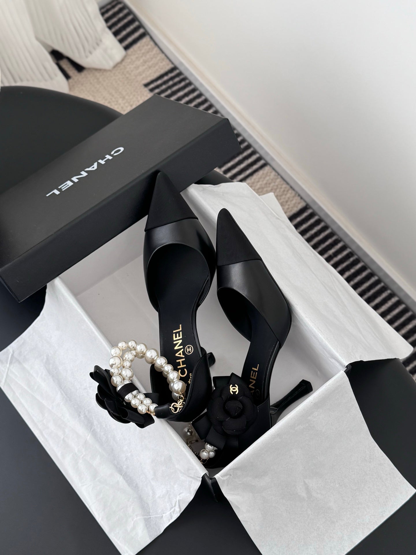 Chan 25fw pearl chain stilettos pumps