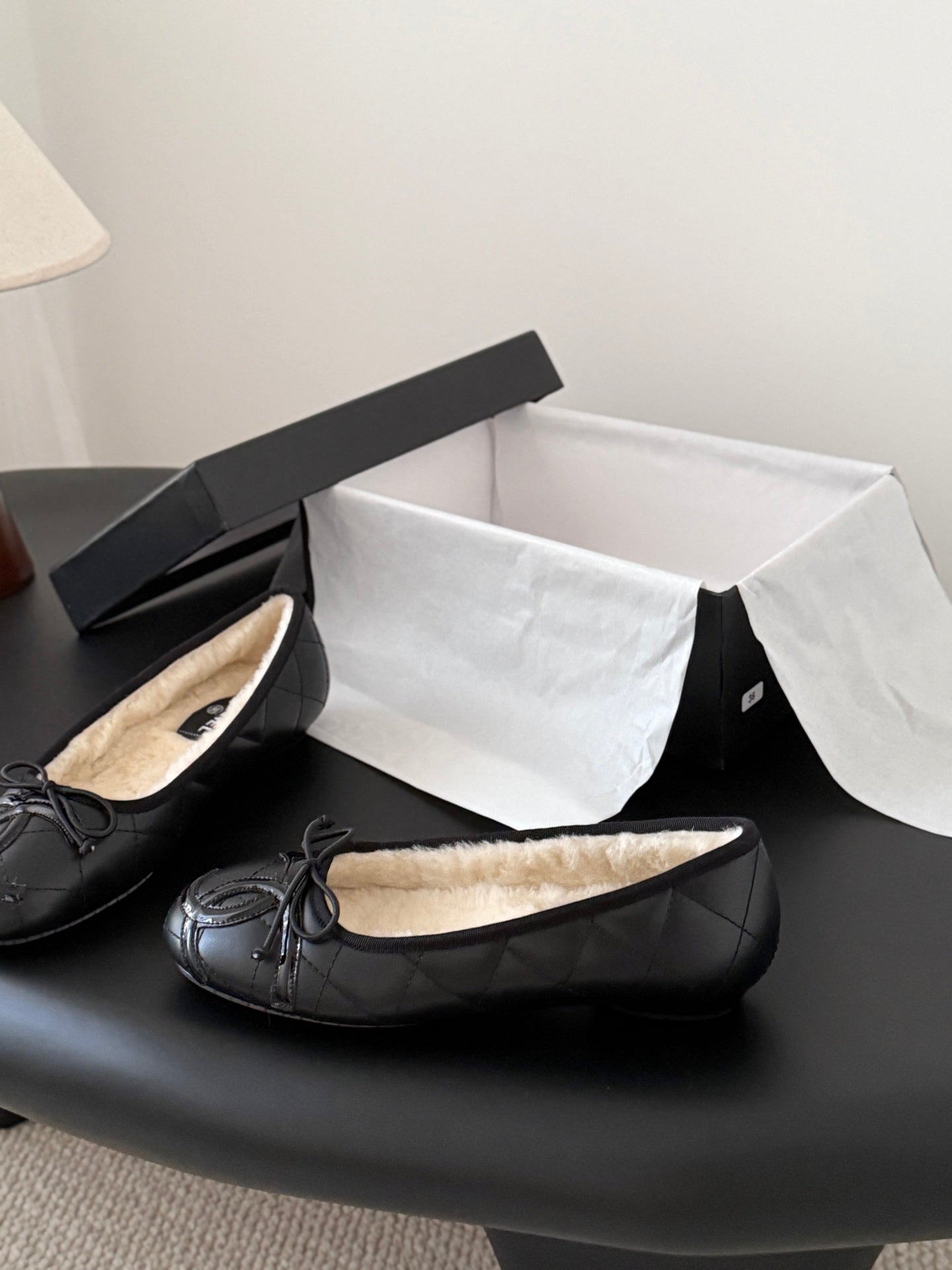 Chan 25fw fleece lined flats