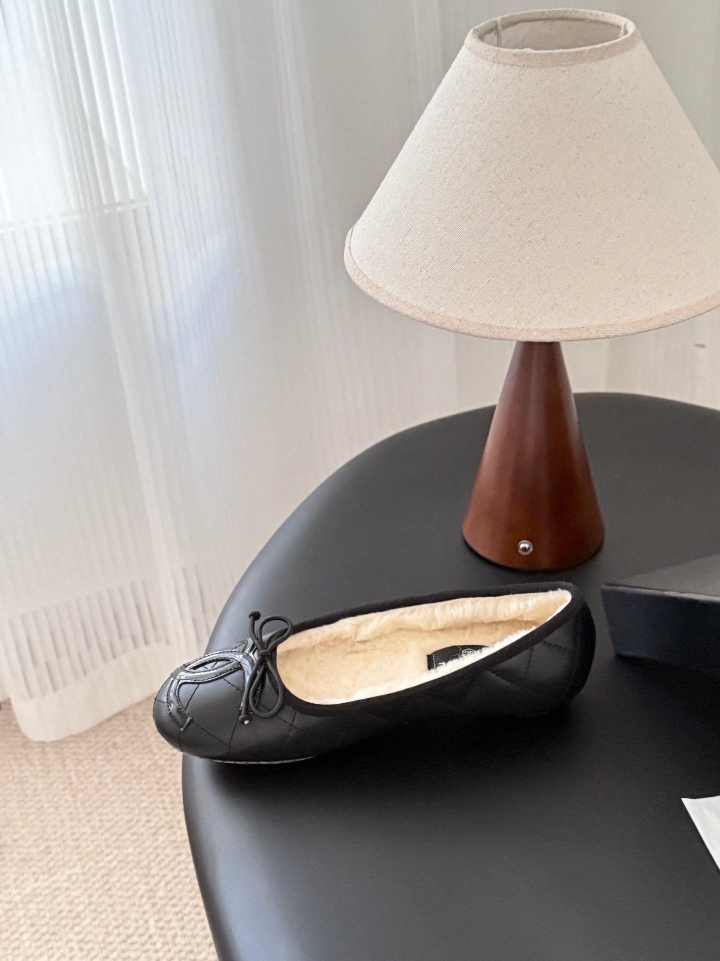 Chan 25fw fleece lined flats