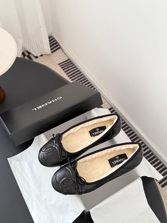 Chan 25fw fleece lined flats