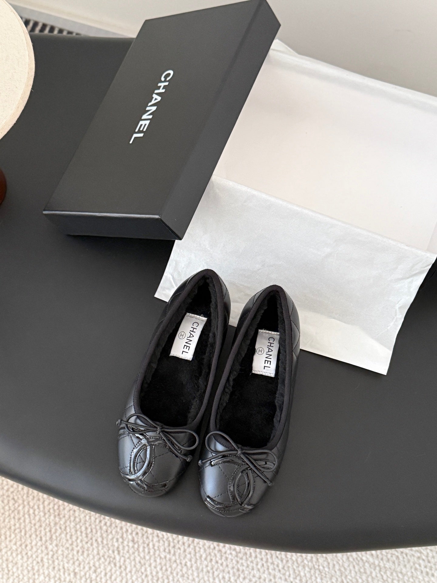 Chan 25fw fleece lined flats