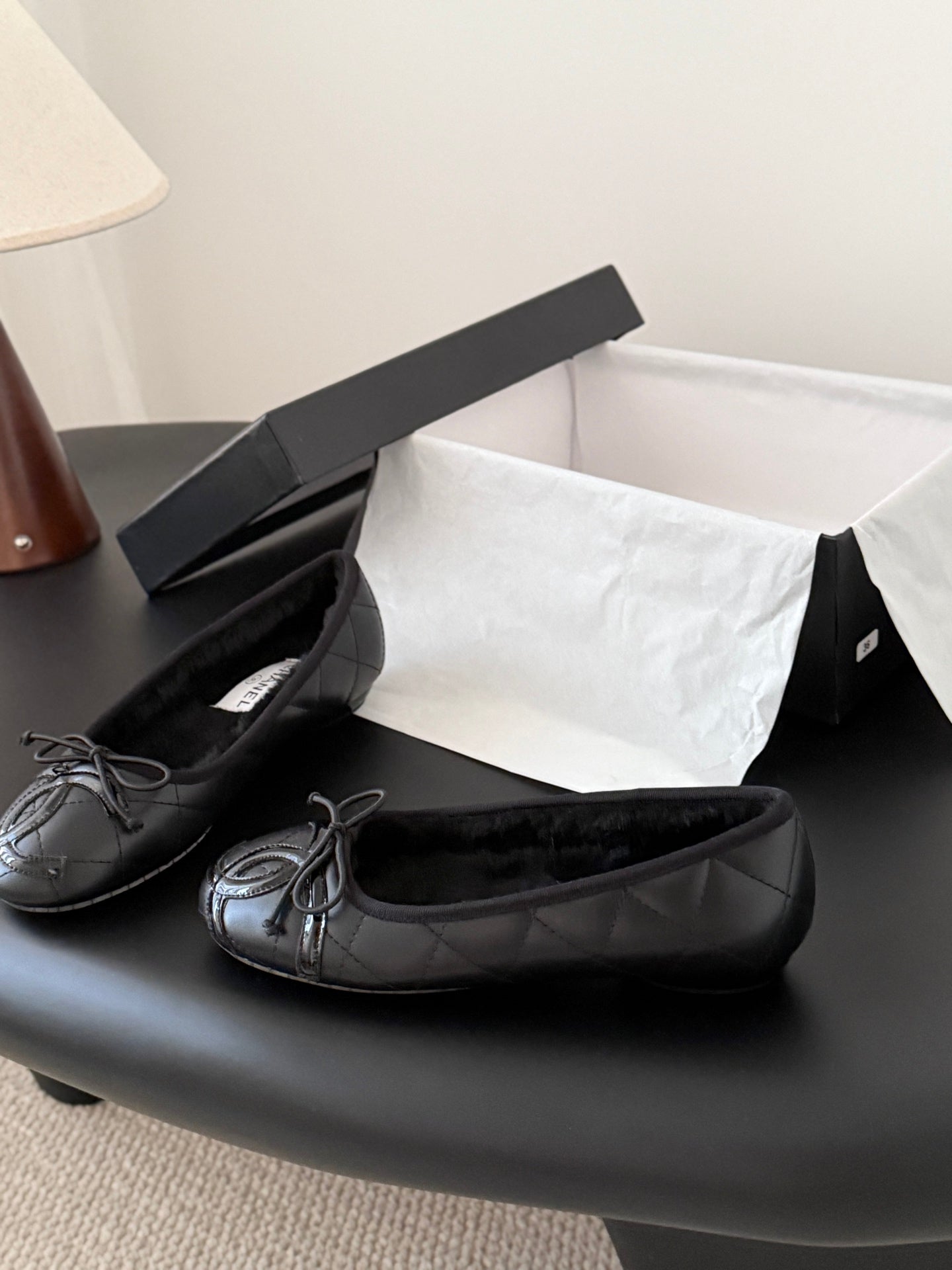 Chan 25fw fleece lined flats