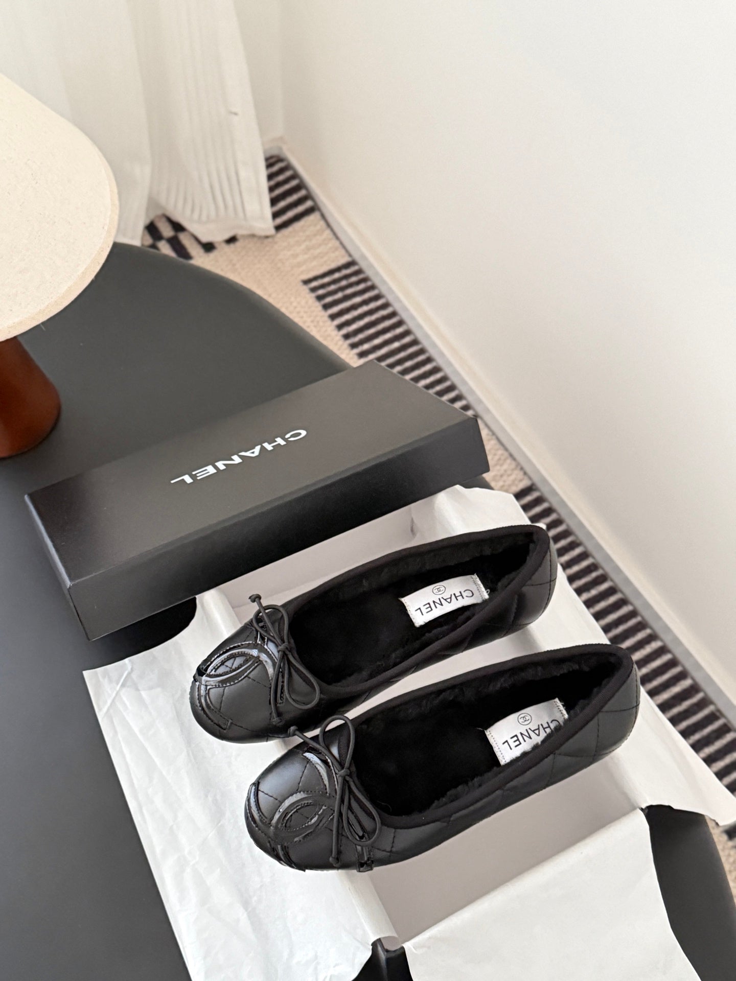 Chan 25fw fleece lined flats