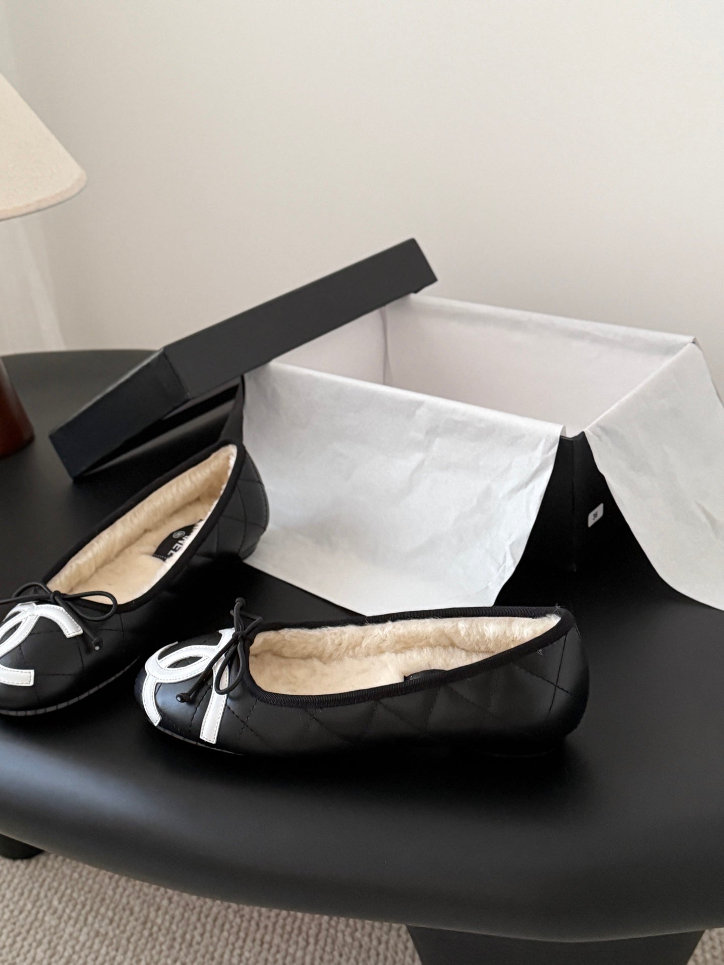 Chan 25fw fleece lined flats