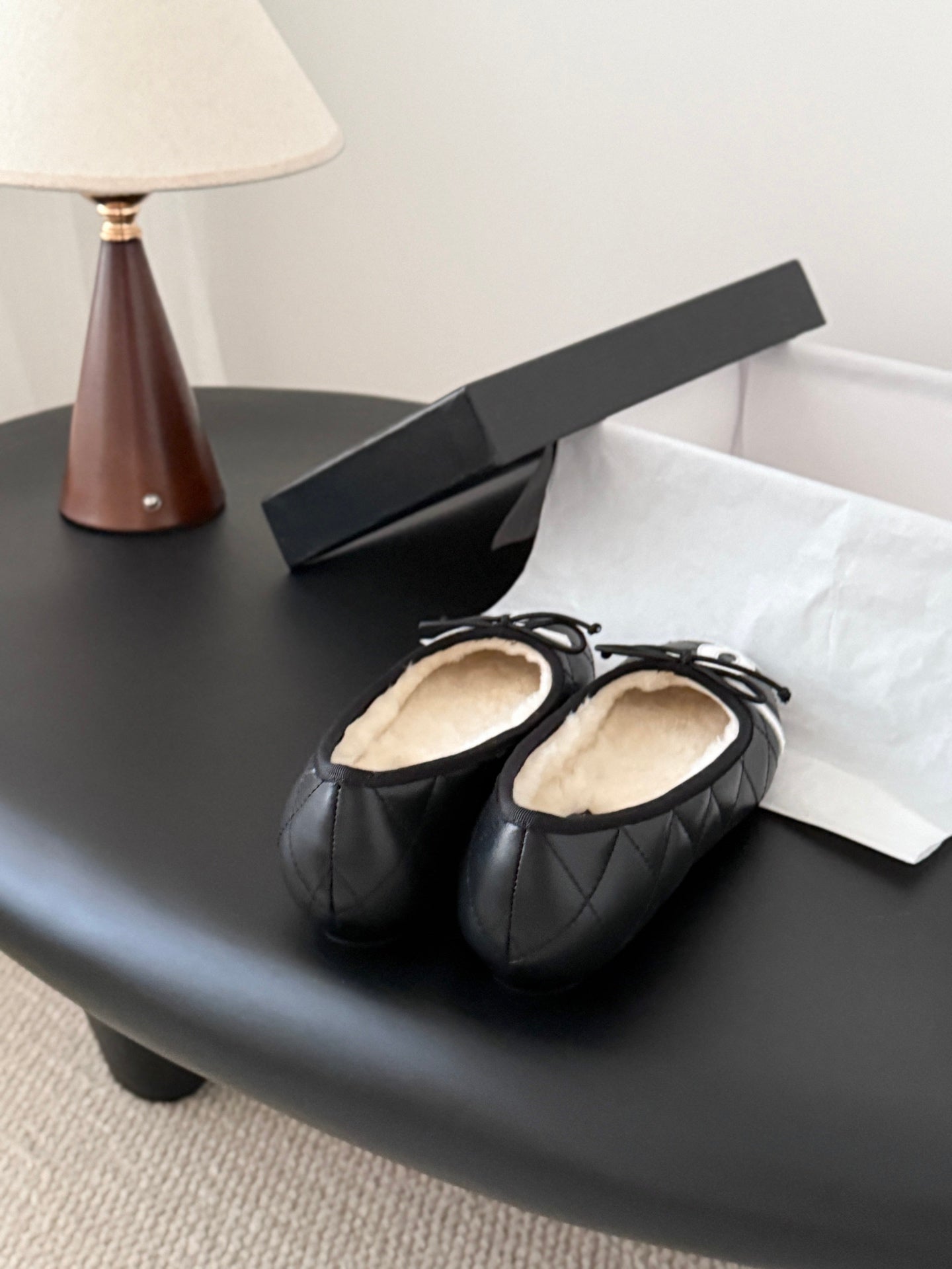 Chan 25fw fleece lined flats