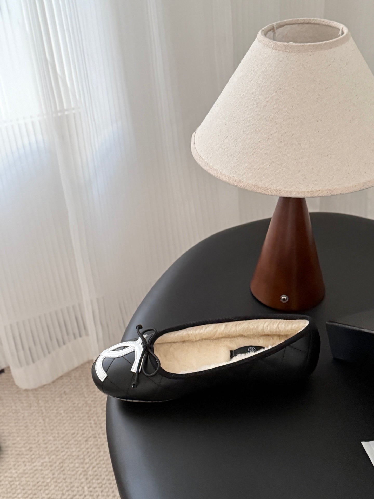 Chan 25fw fleece lined flats