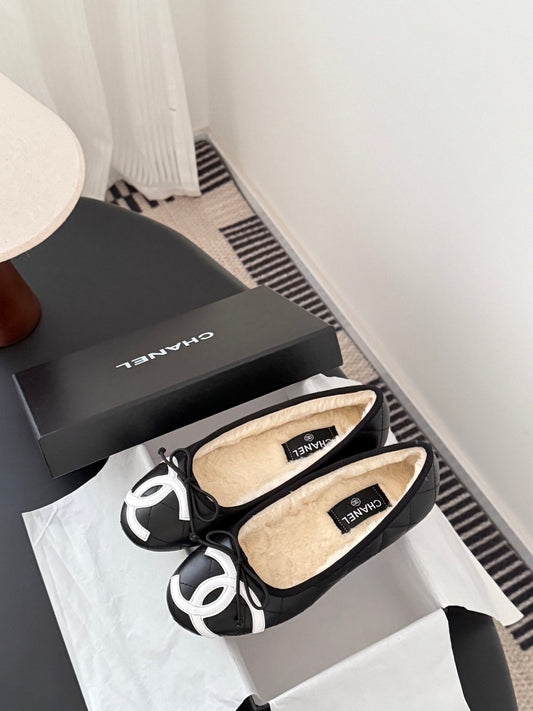 Chan 25fw fleece lined flats