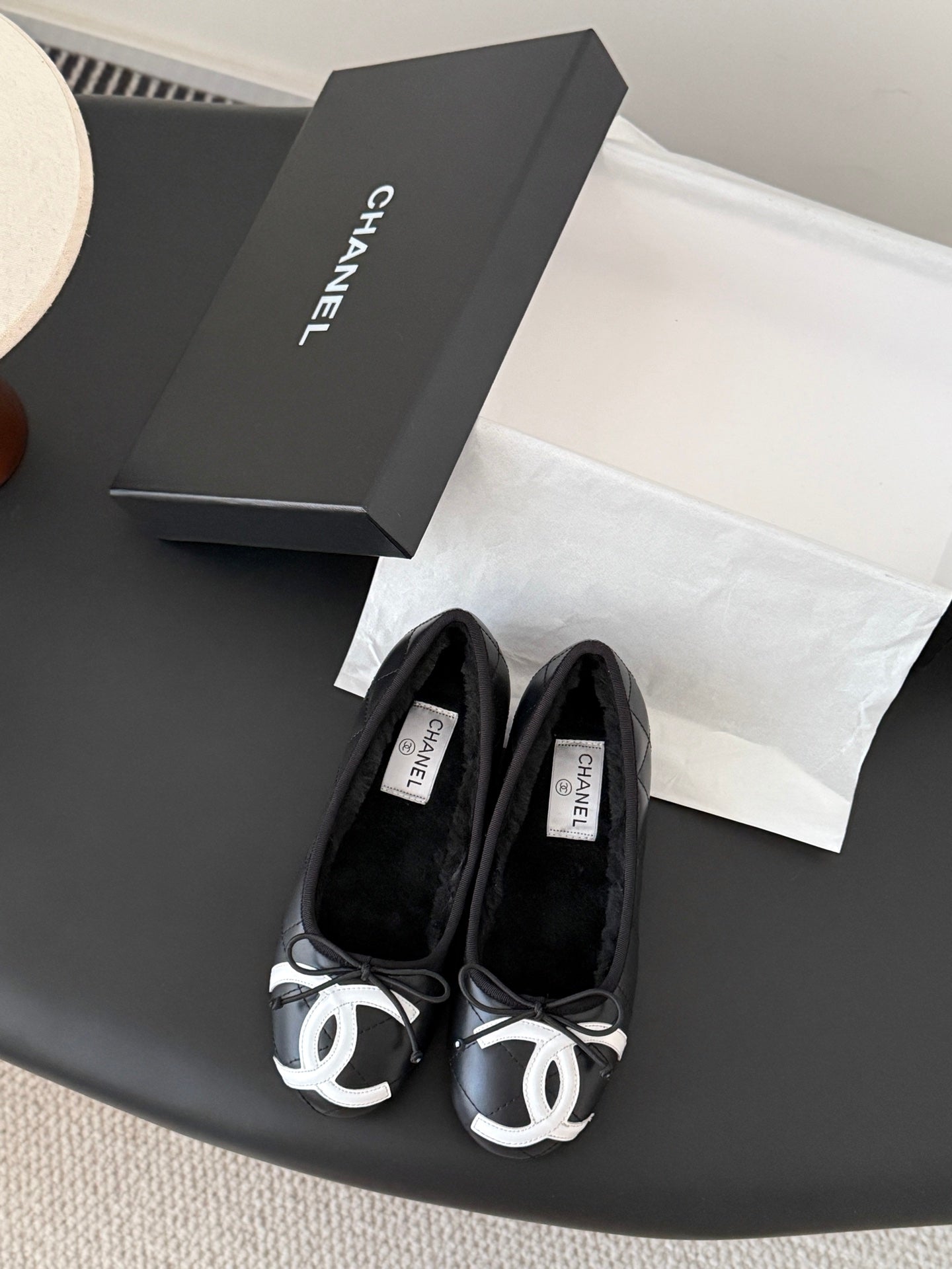 Chan 25fw fleece lined flats