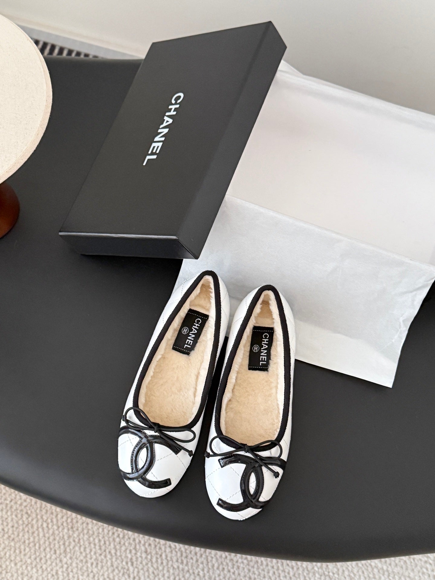 Chan 25fw fleece lined flats