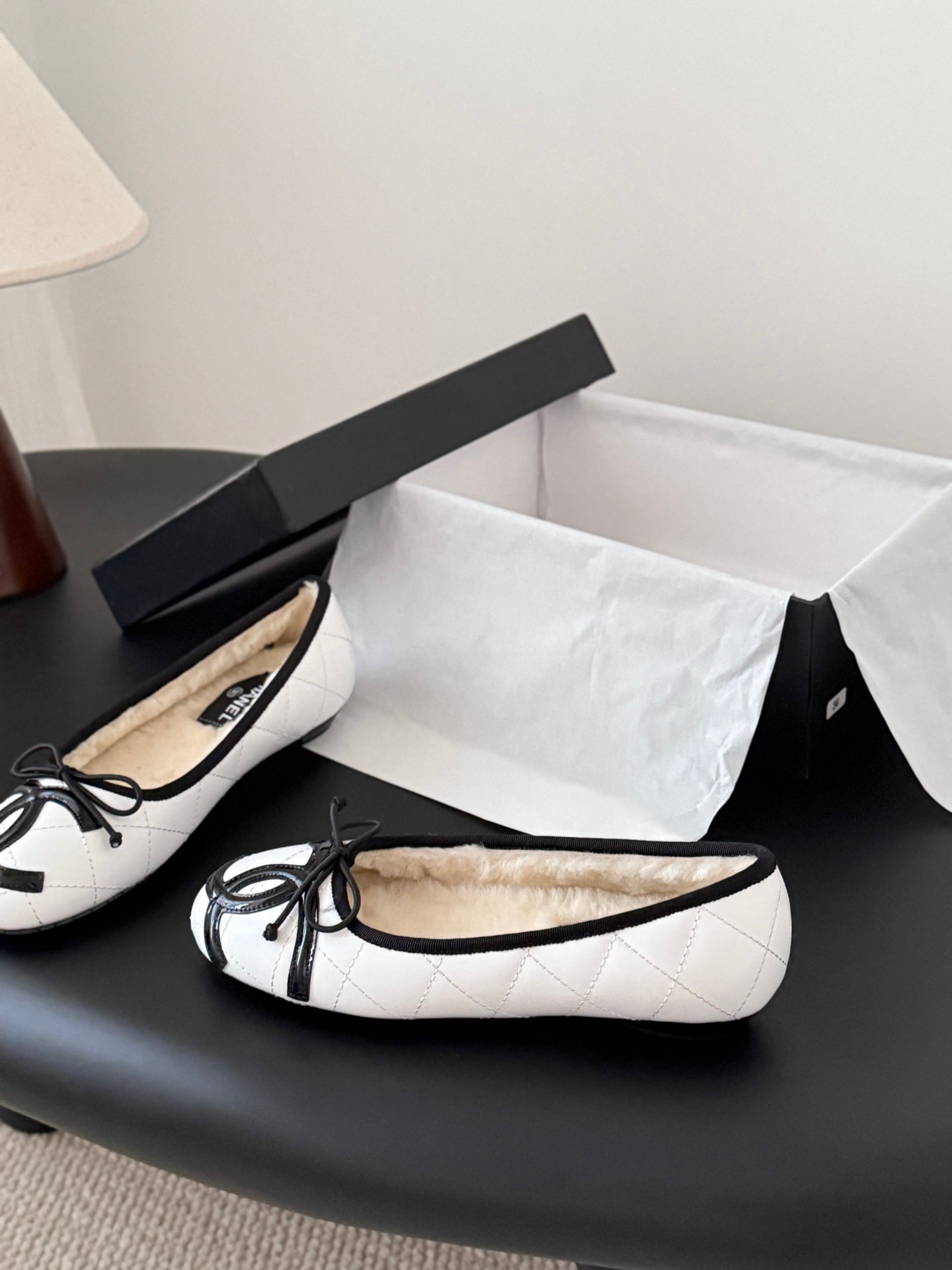 Chan 25fw fleece lined flats