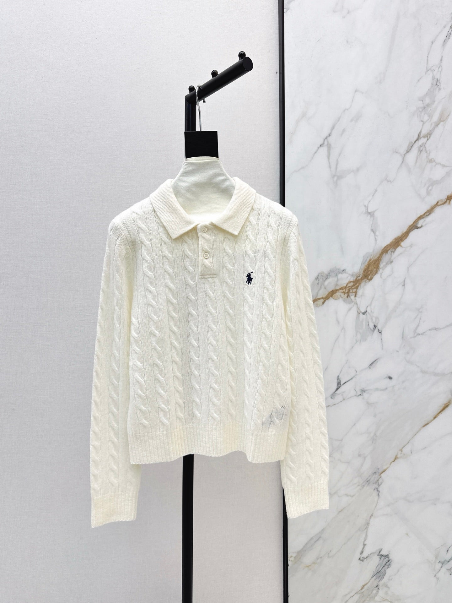 Ra1 NEW knitted sweater