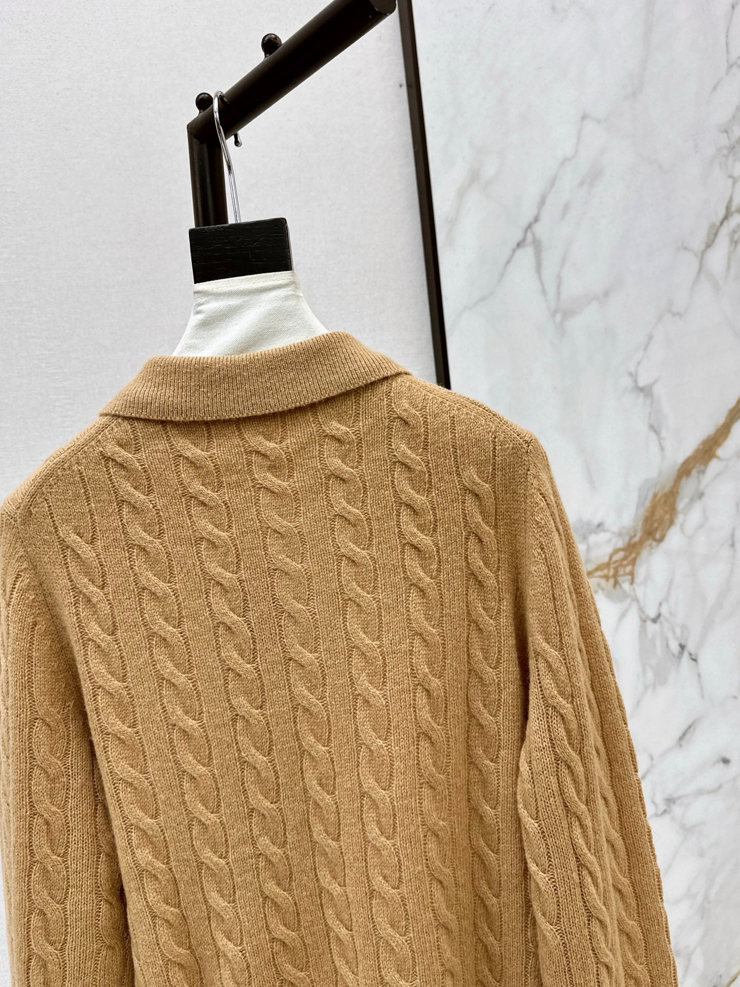 Ra1 NEW knitted sweater