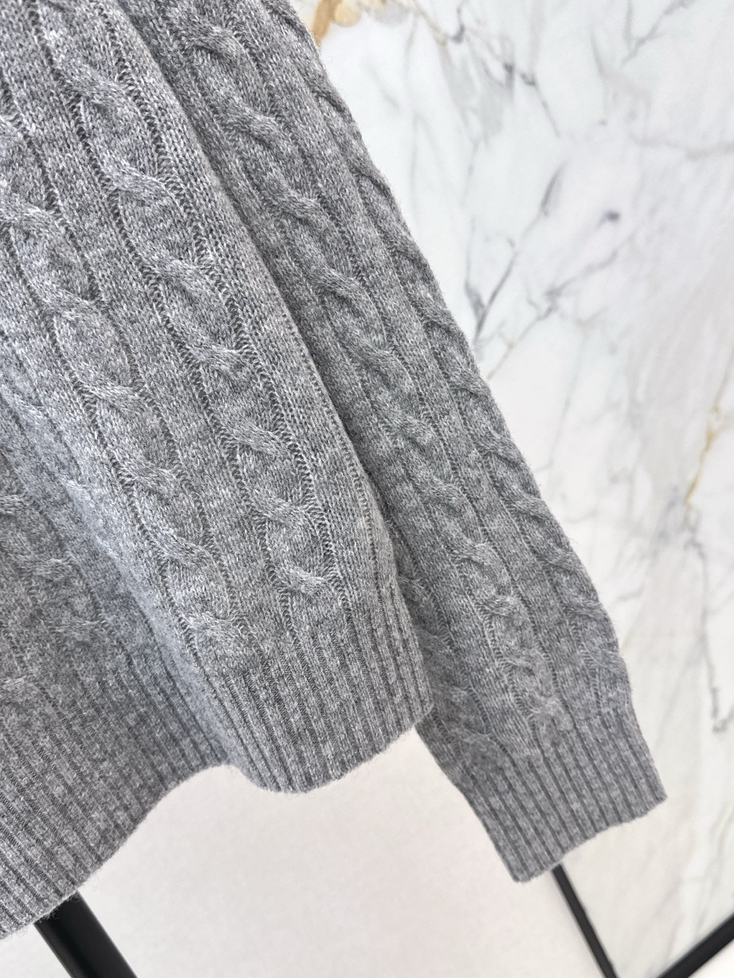 Ra1 NEW knitted sweater