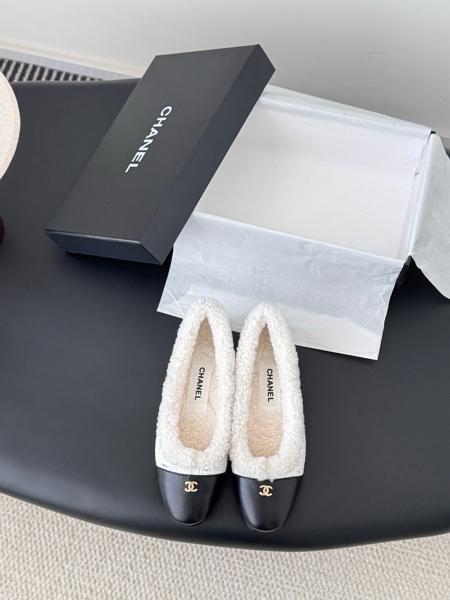 Chan 25fw fleece lined flats