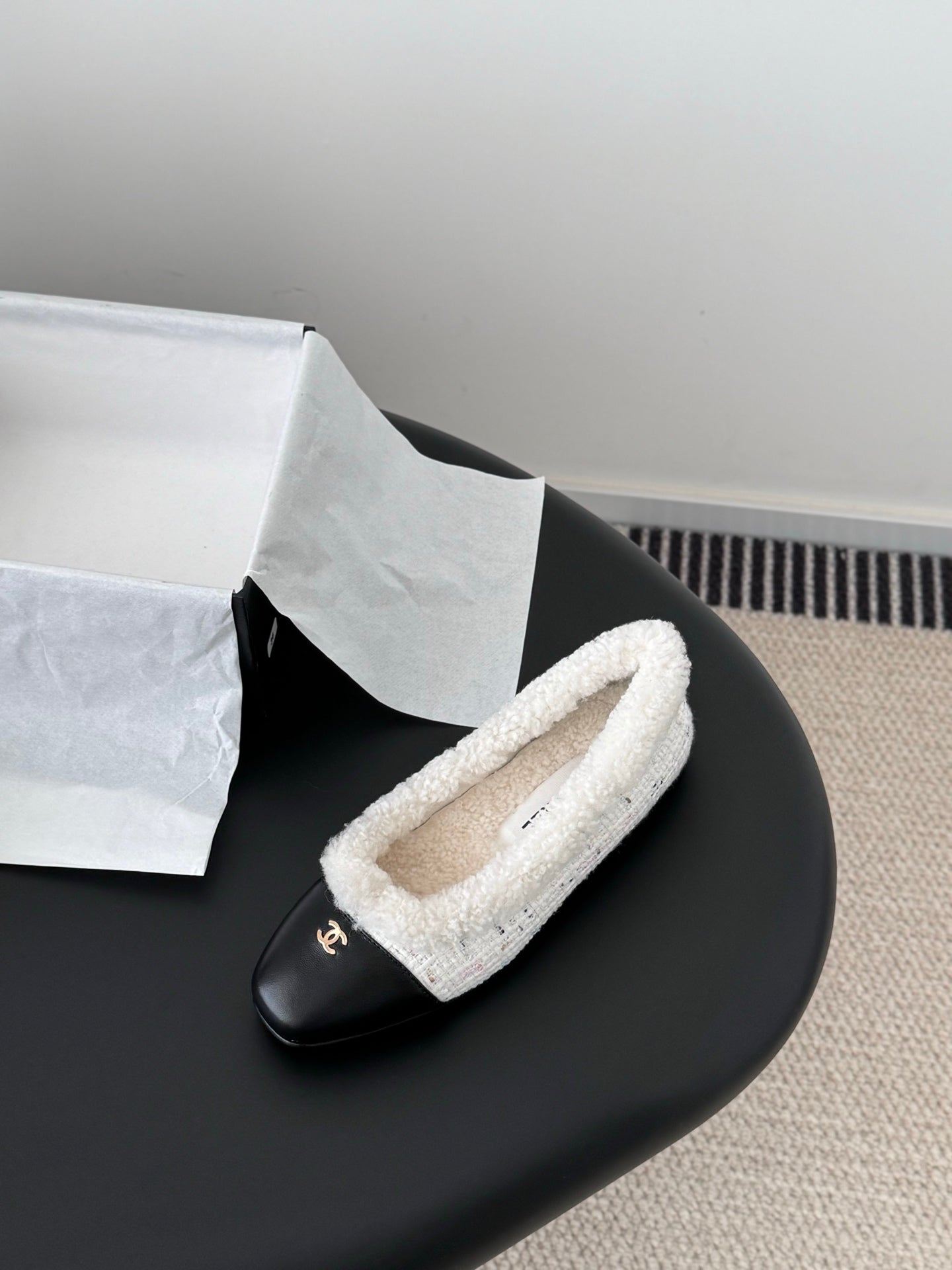 Chan 25fw fleece lined flats