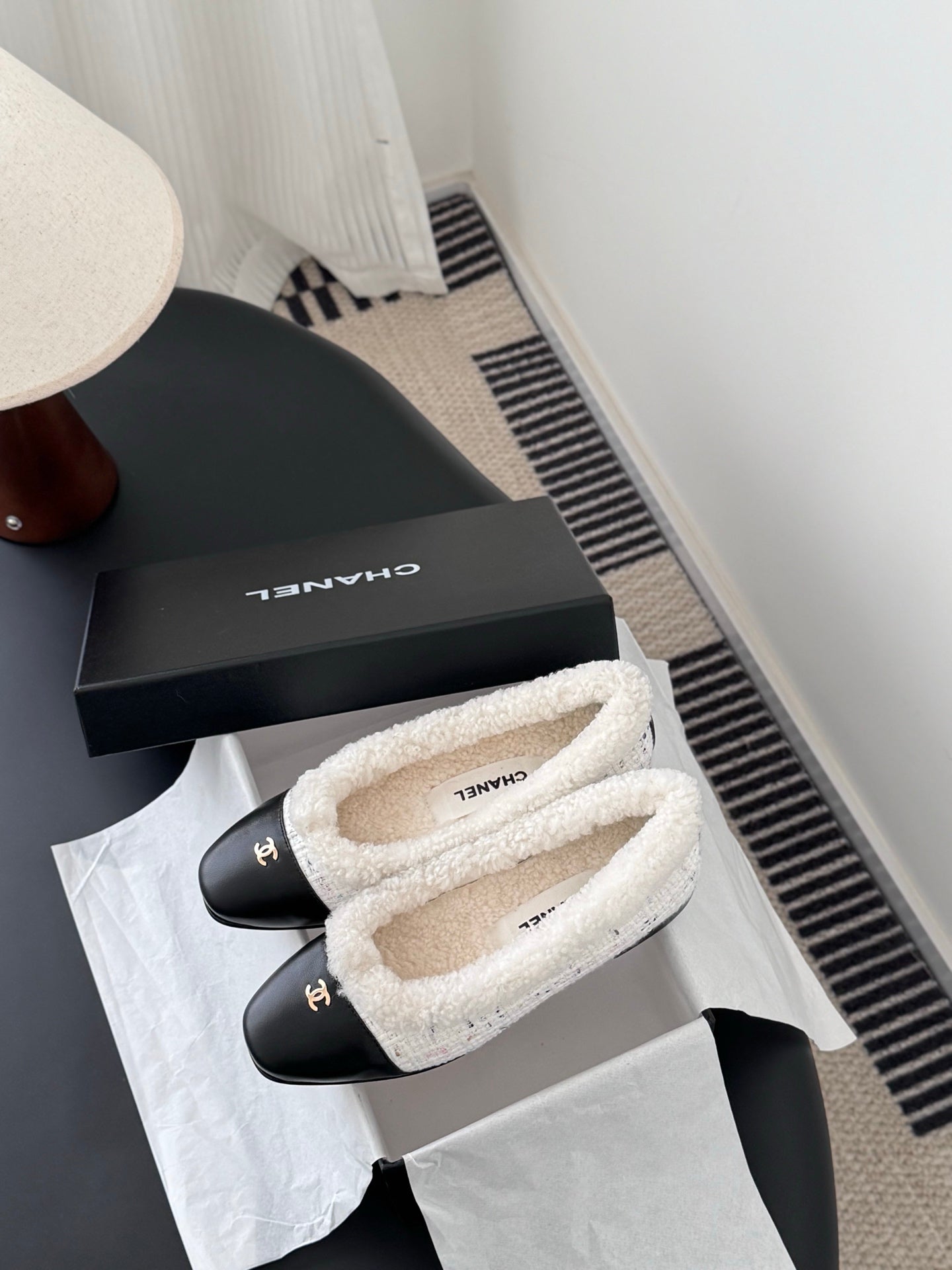 Chan 25fw fleece lined flats