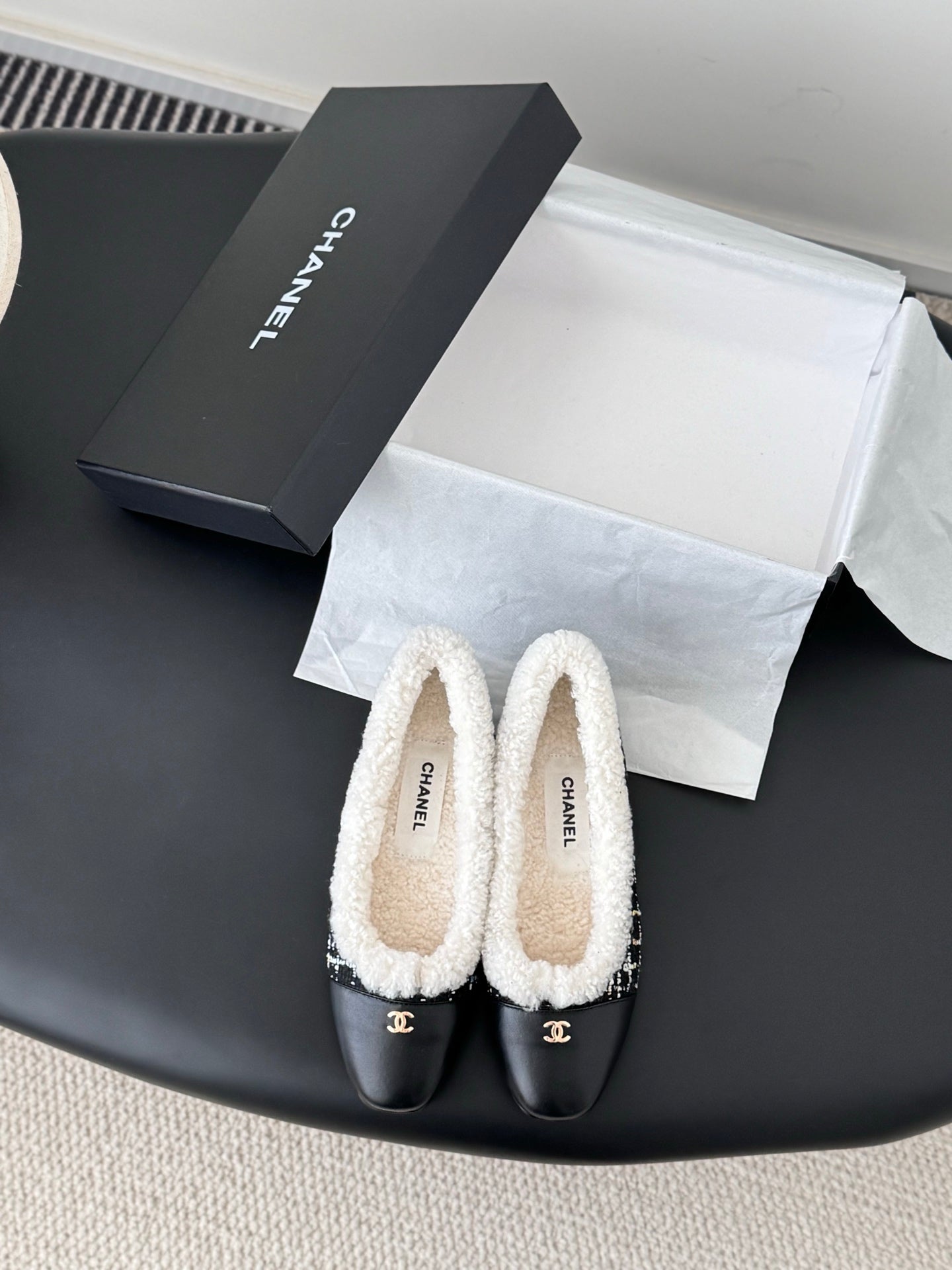 Chan 25fw fleece lined flats