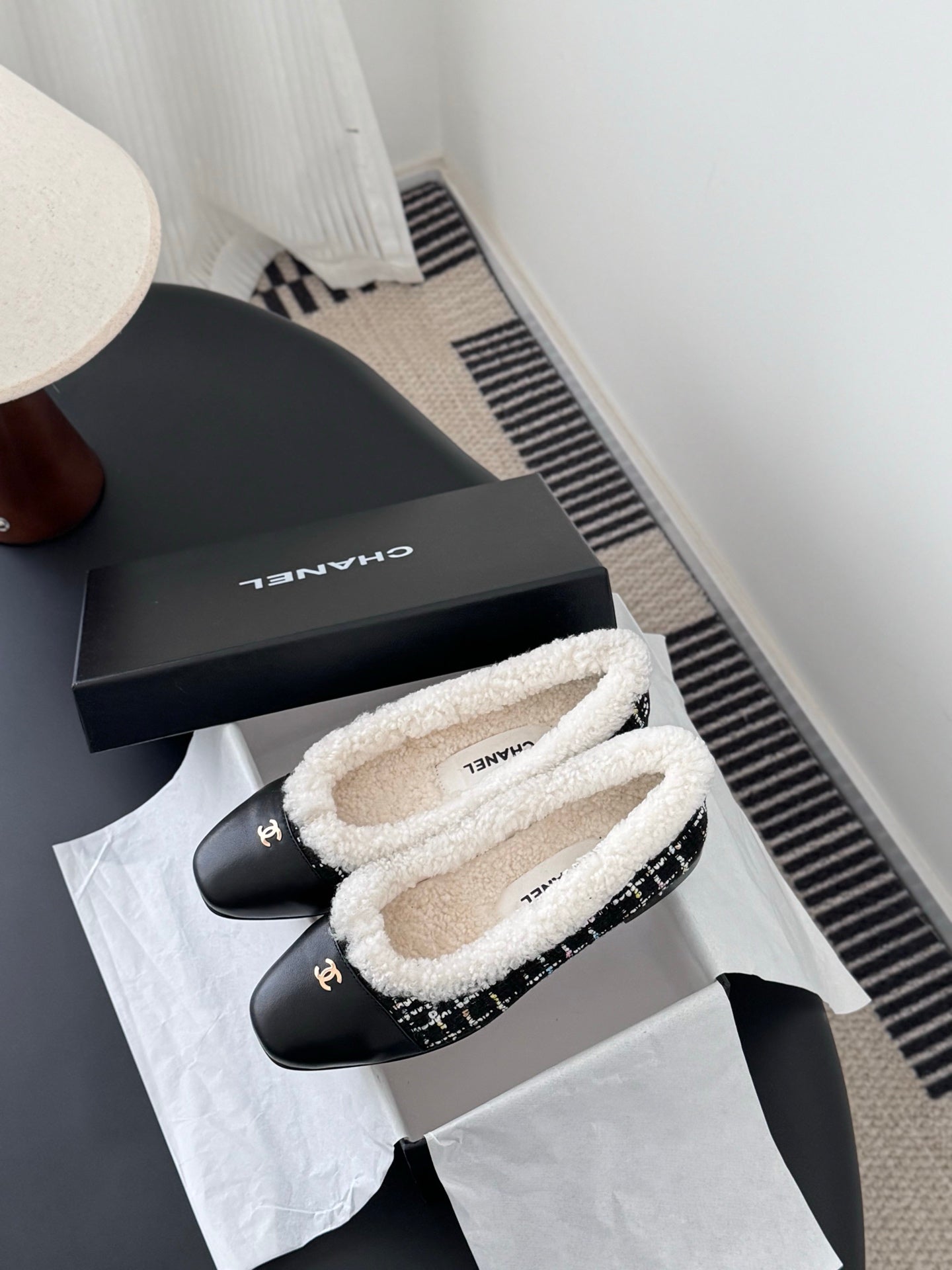 Chan 25fw fleece lined flats