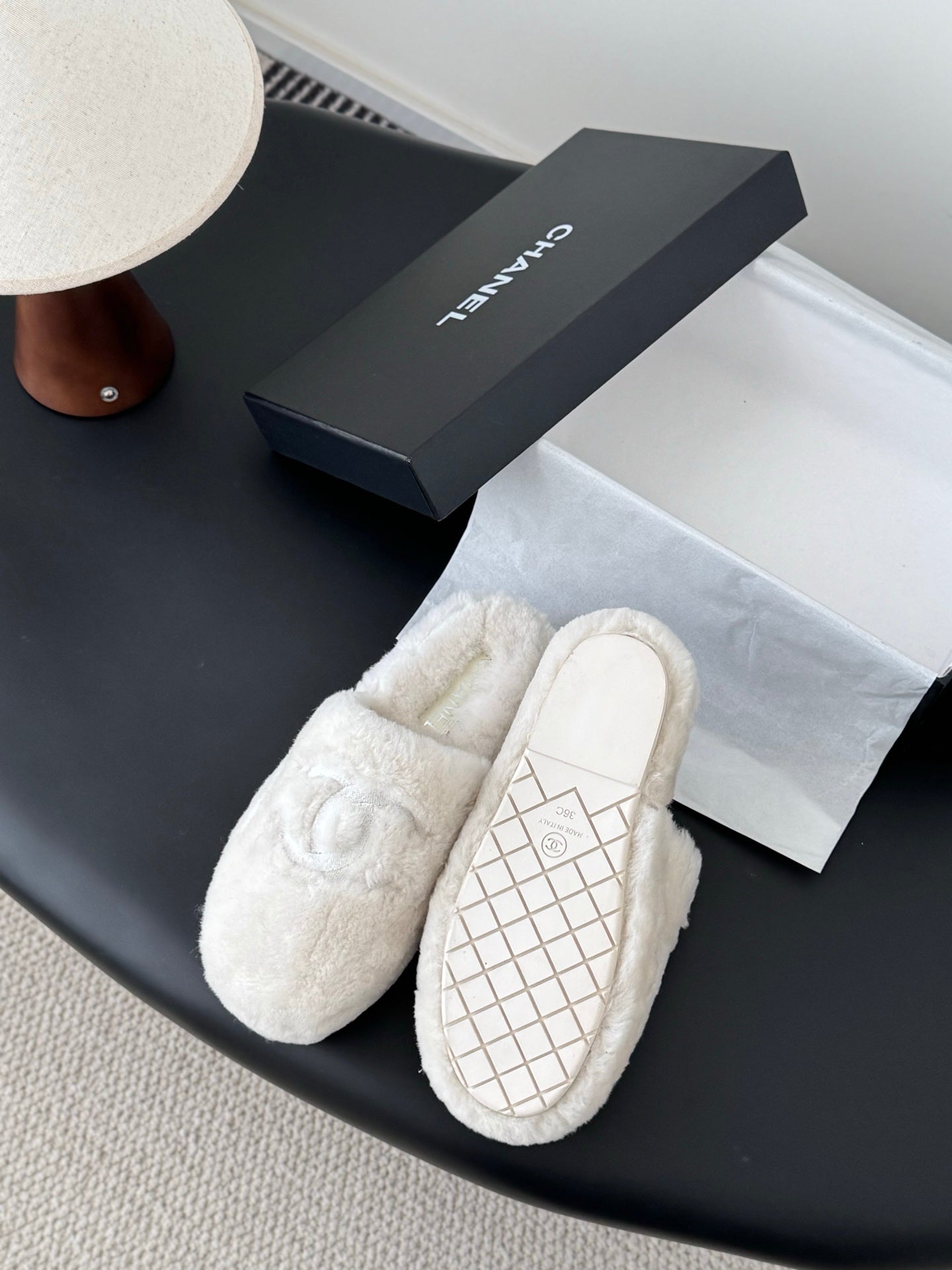 Chan 25fw fluffy slippers