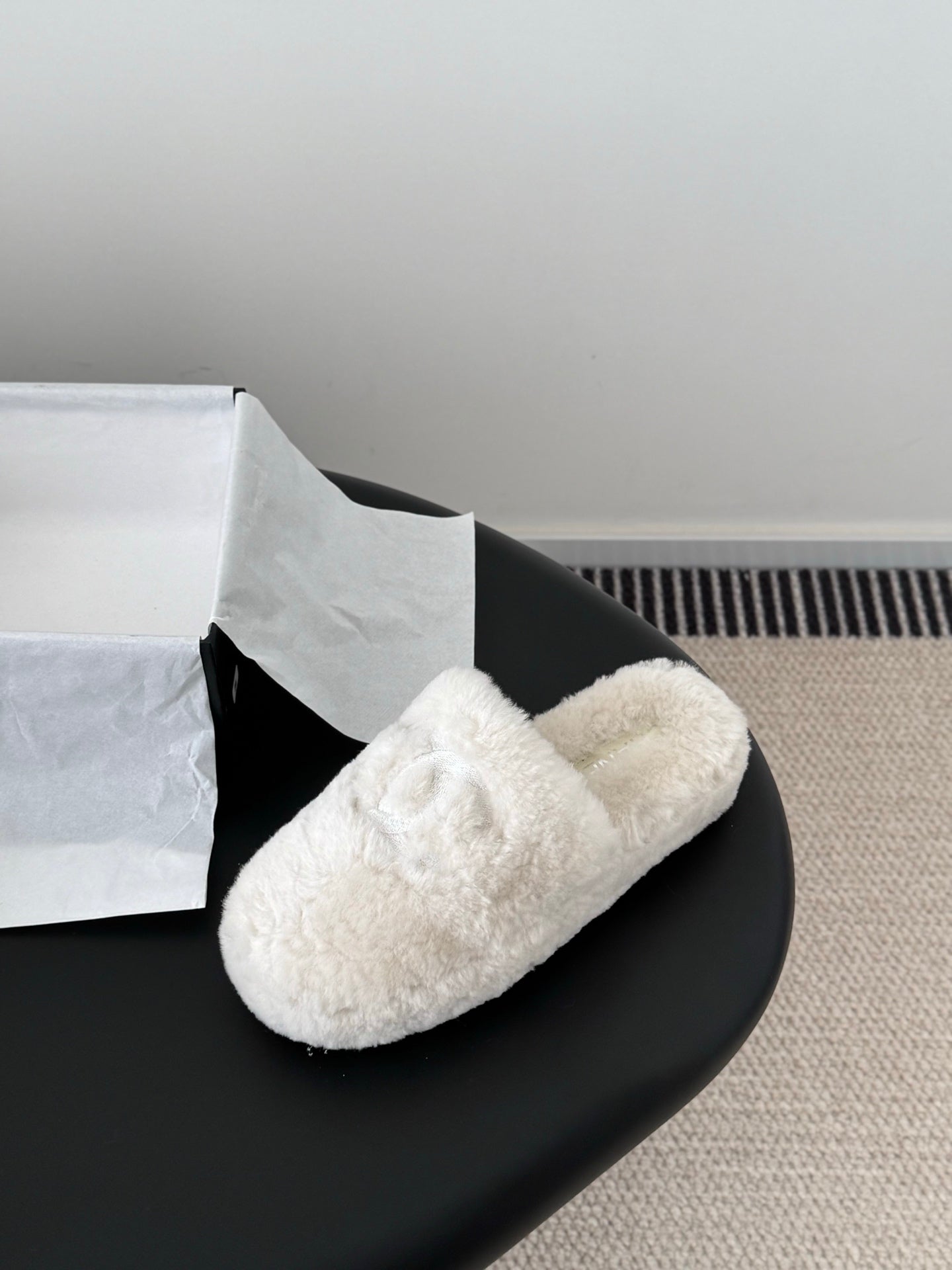 Chan 25fw fluffy slippers