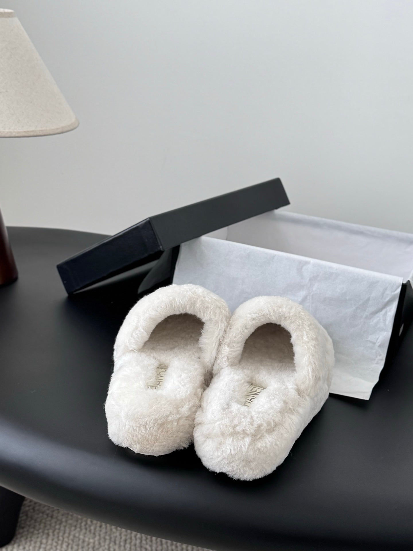 Chan 25fw fluffy slippers