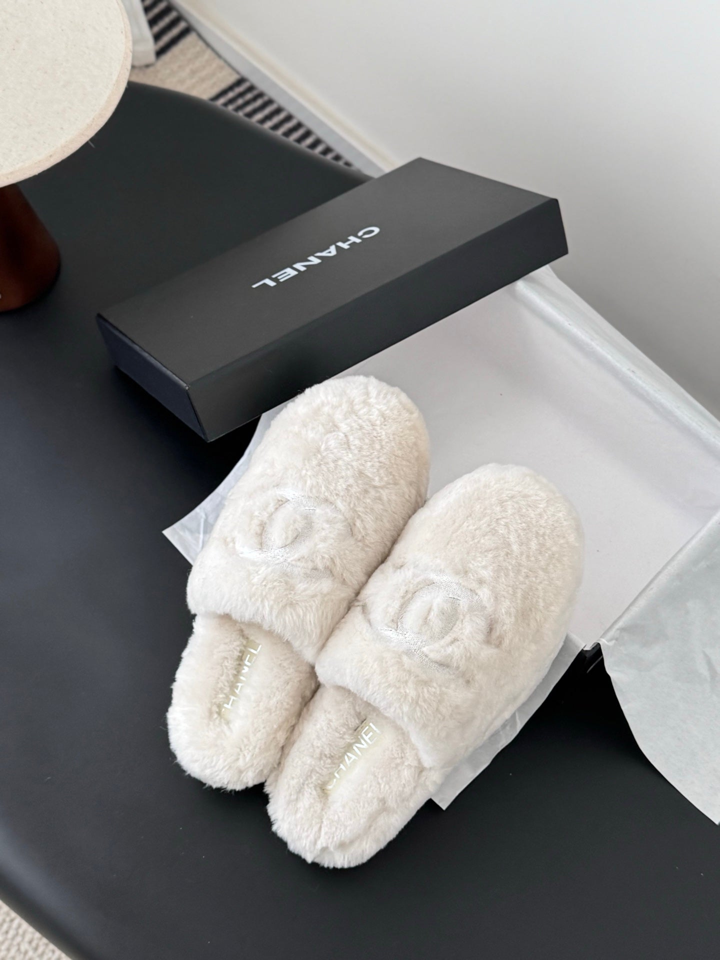 Chan 25fw fluffy slippers