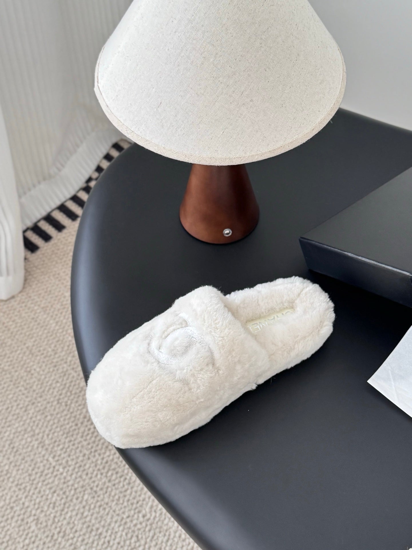 Chan 25fw fluffy slippers