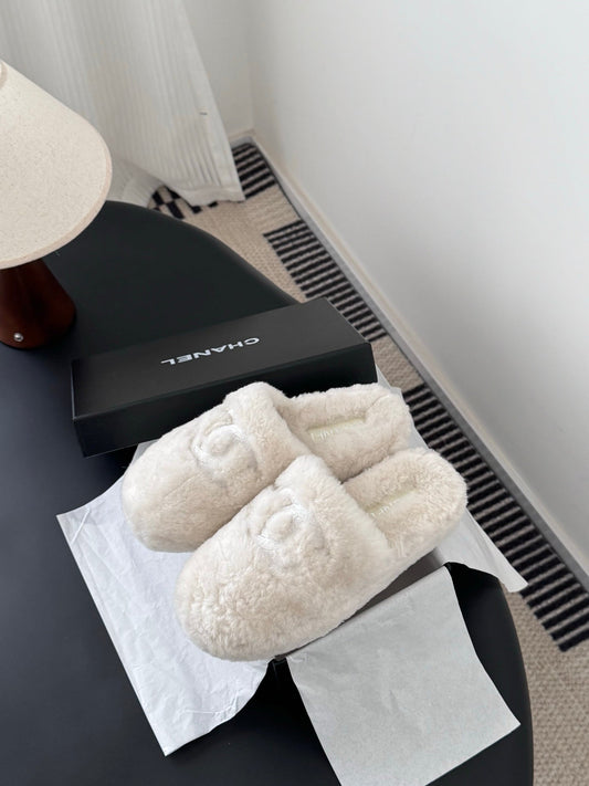 Chan 25fw fluffy slippers