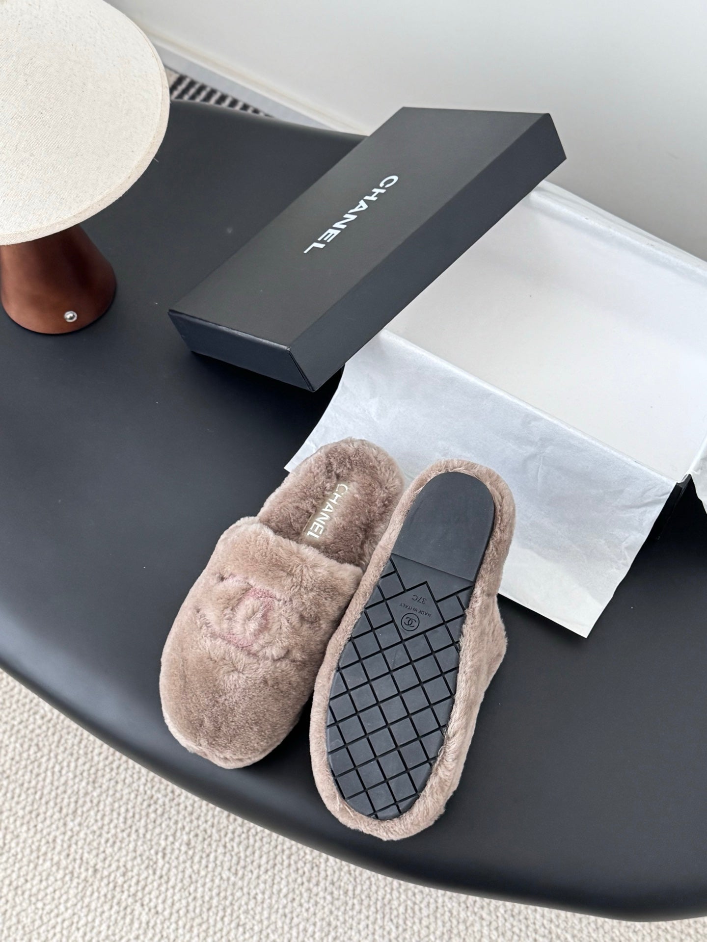 Chan 25fw fluffy slippers