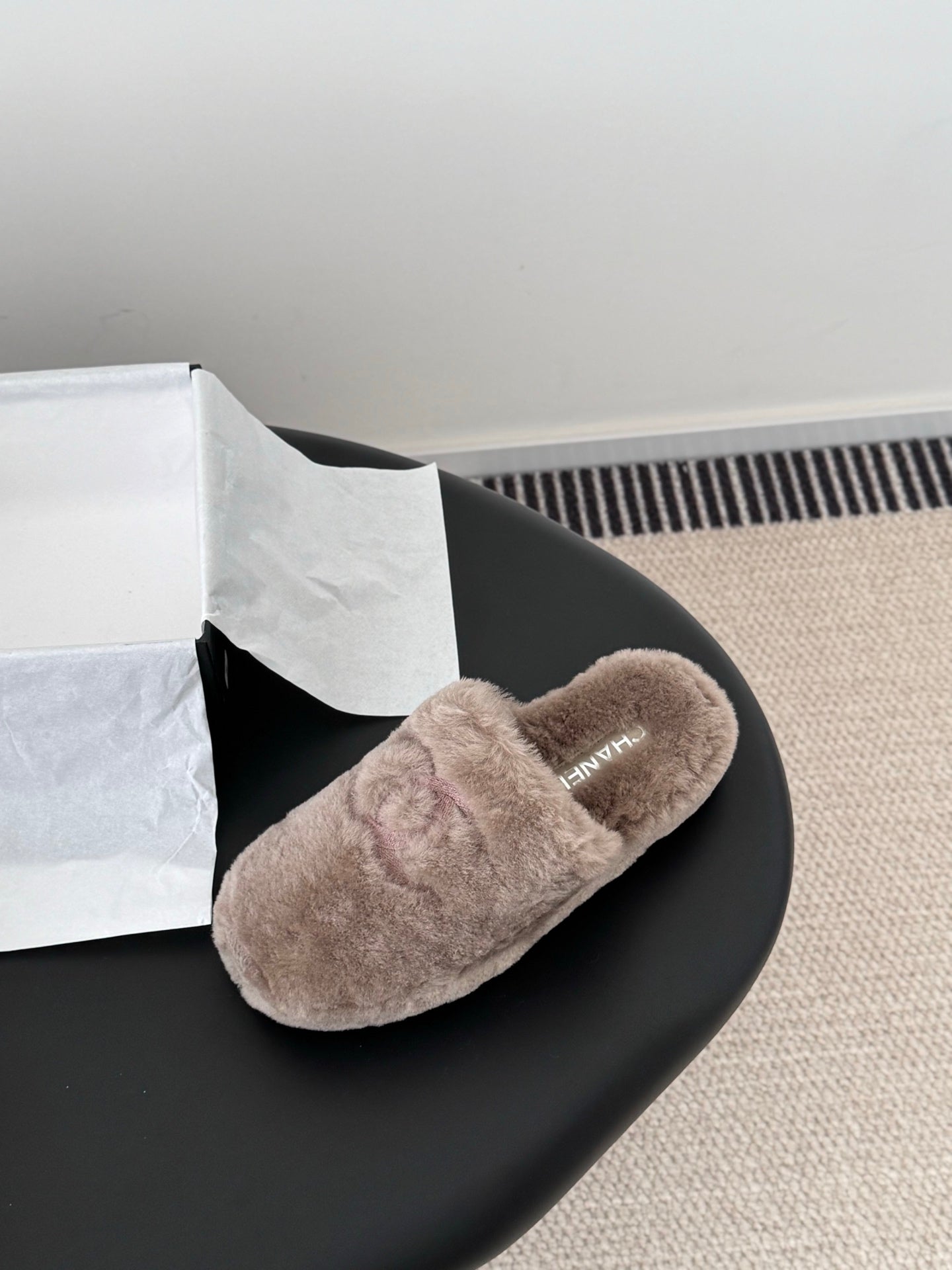 Chan 25fw fluffy slippers