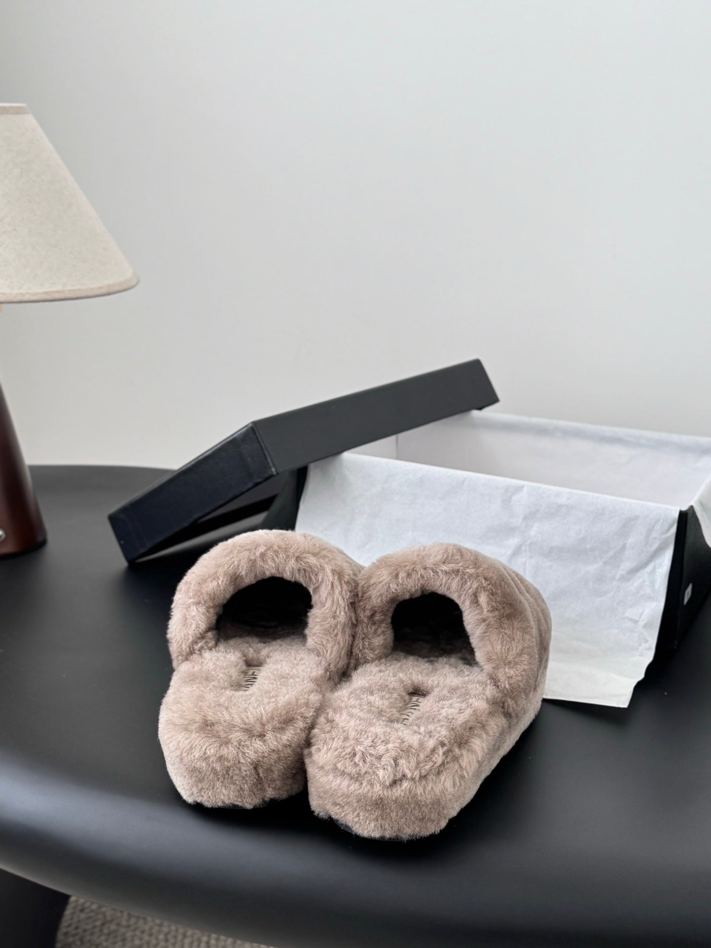 Chan 25fw fluffy slippers