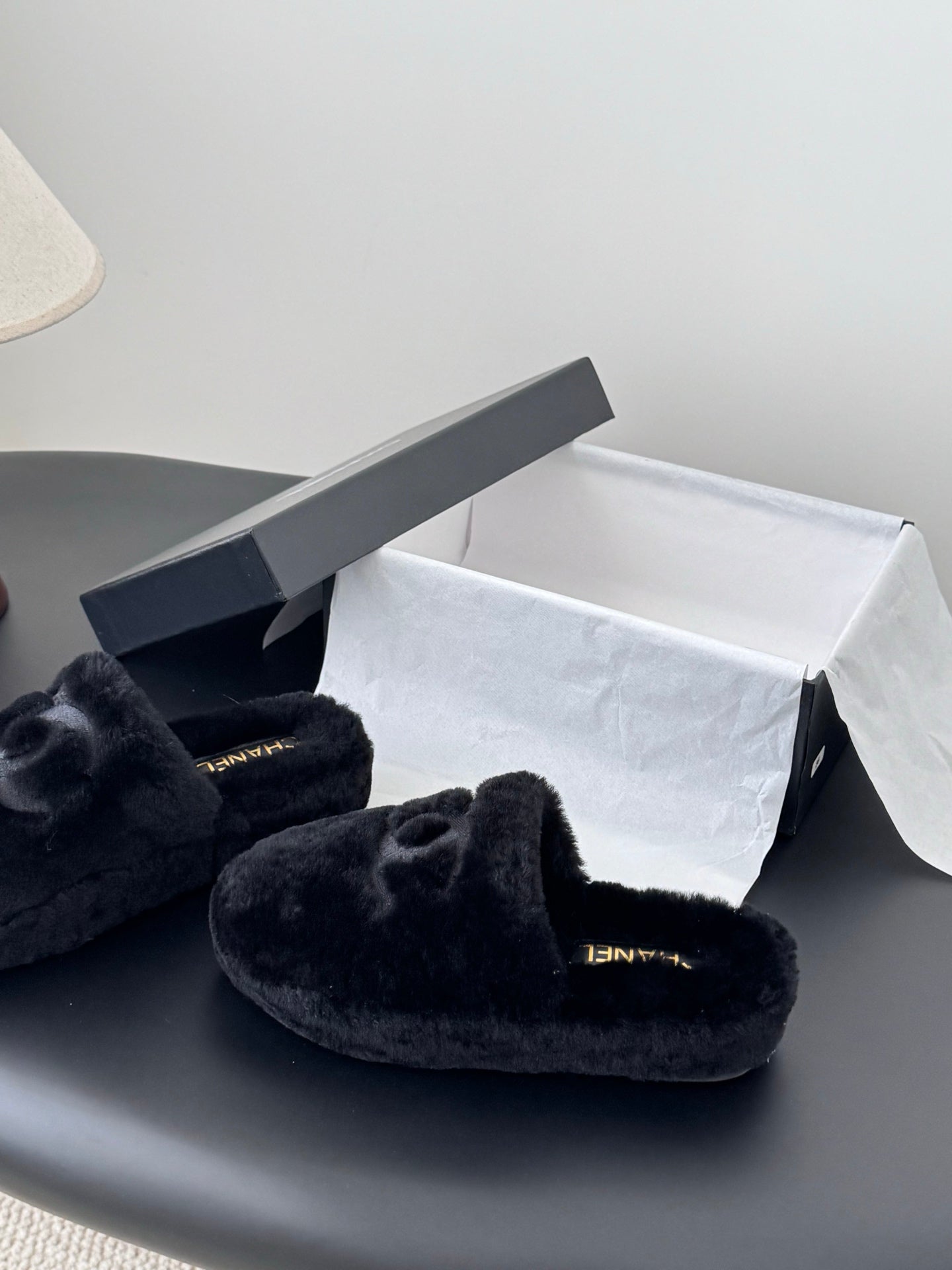 Chan 25fw fluffy slippers