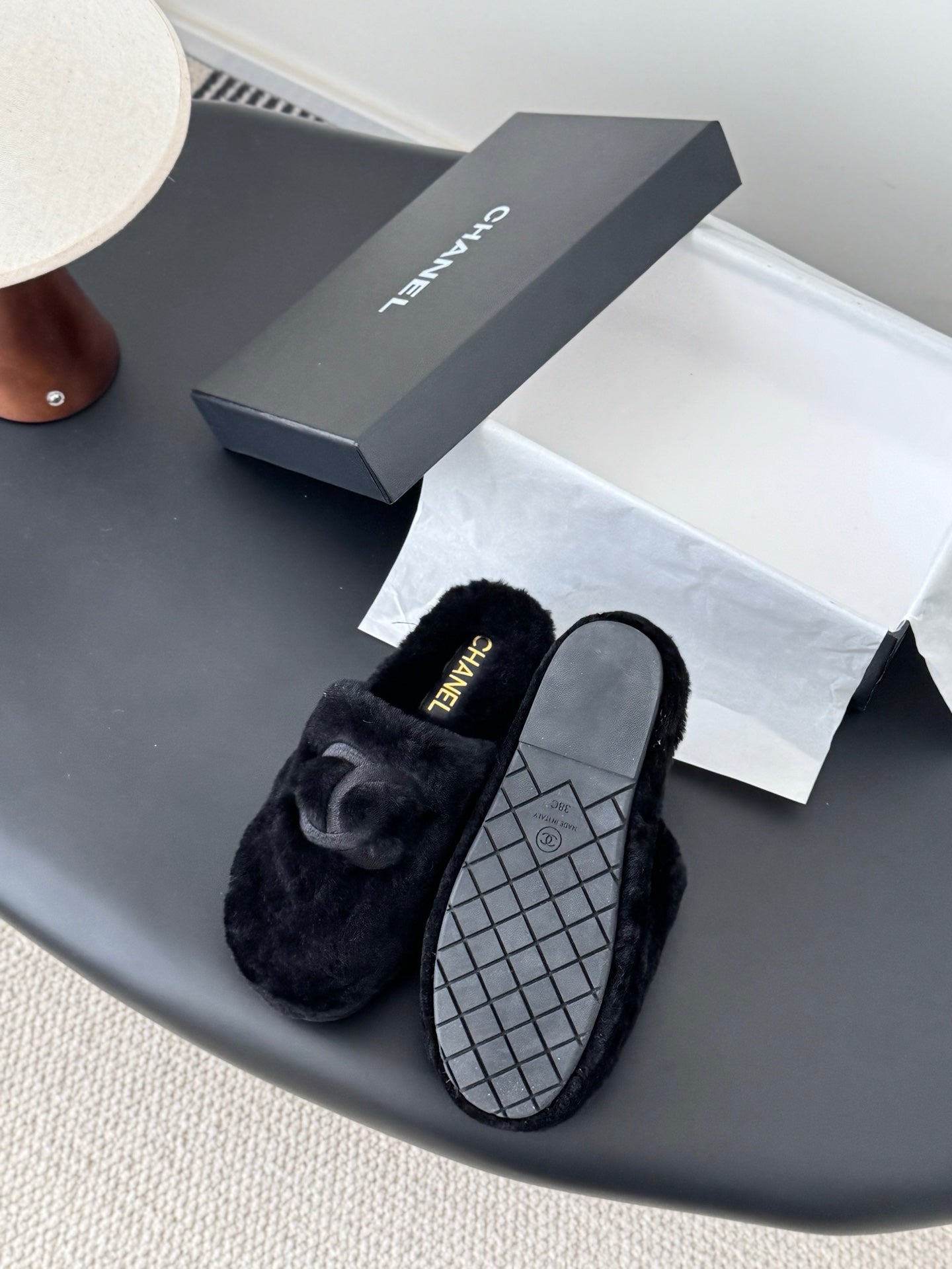 Chan 25fw fluffy slippers