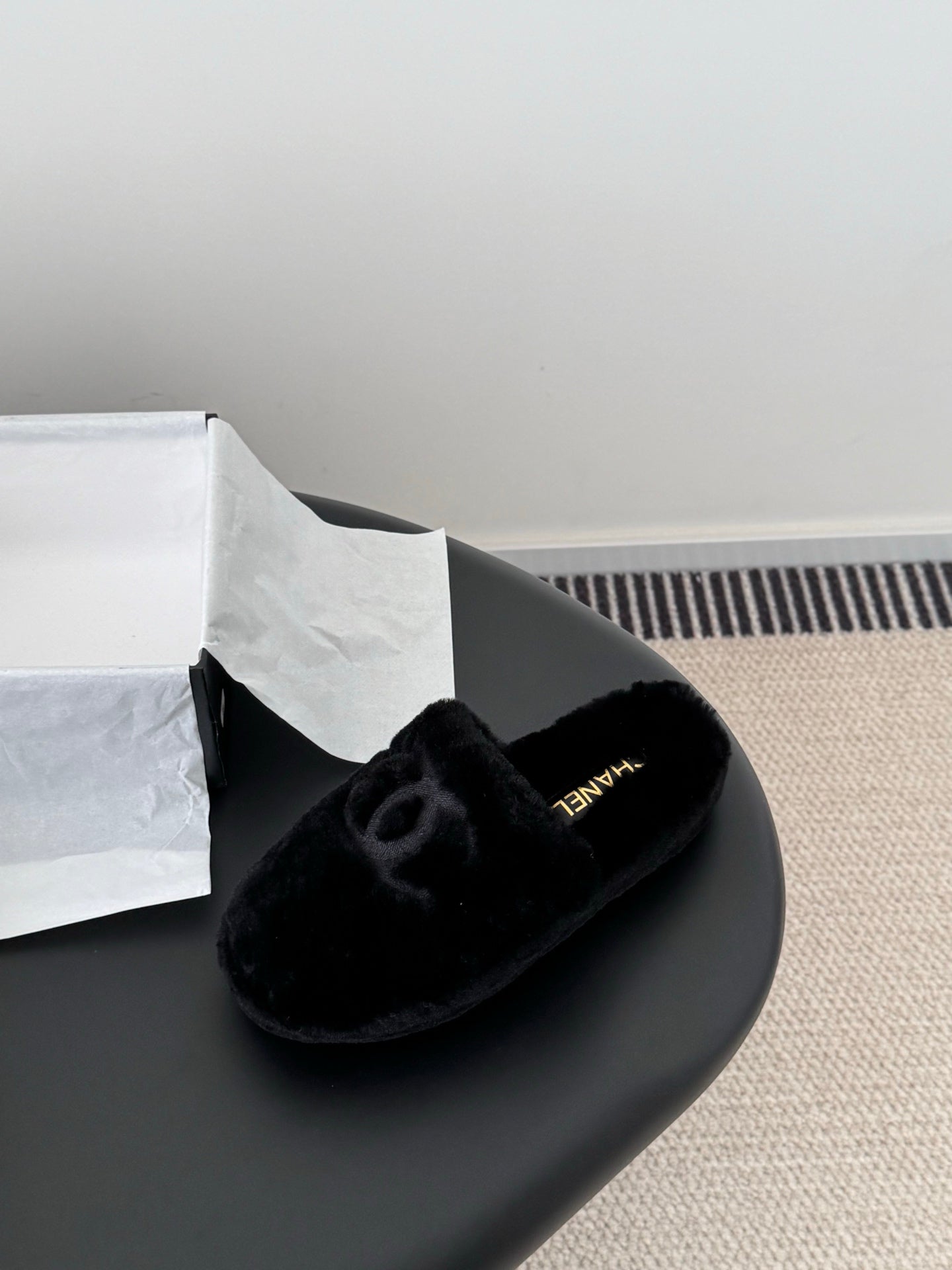 Chan 25fw fluffy slippers