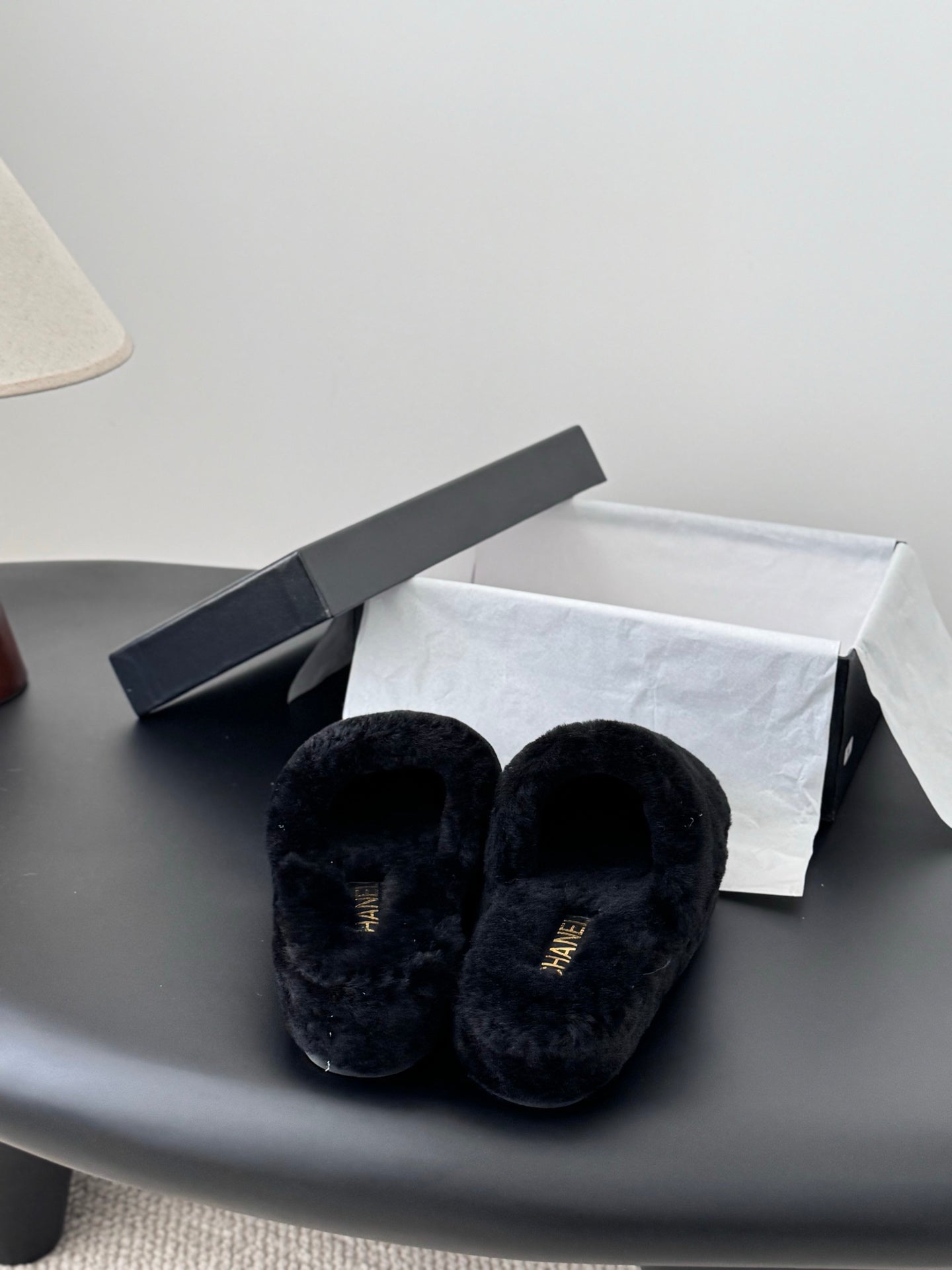 Chan 25fw fluffy slippers