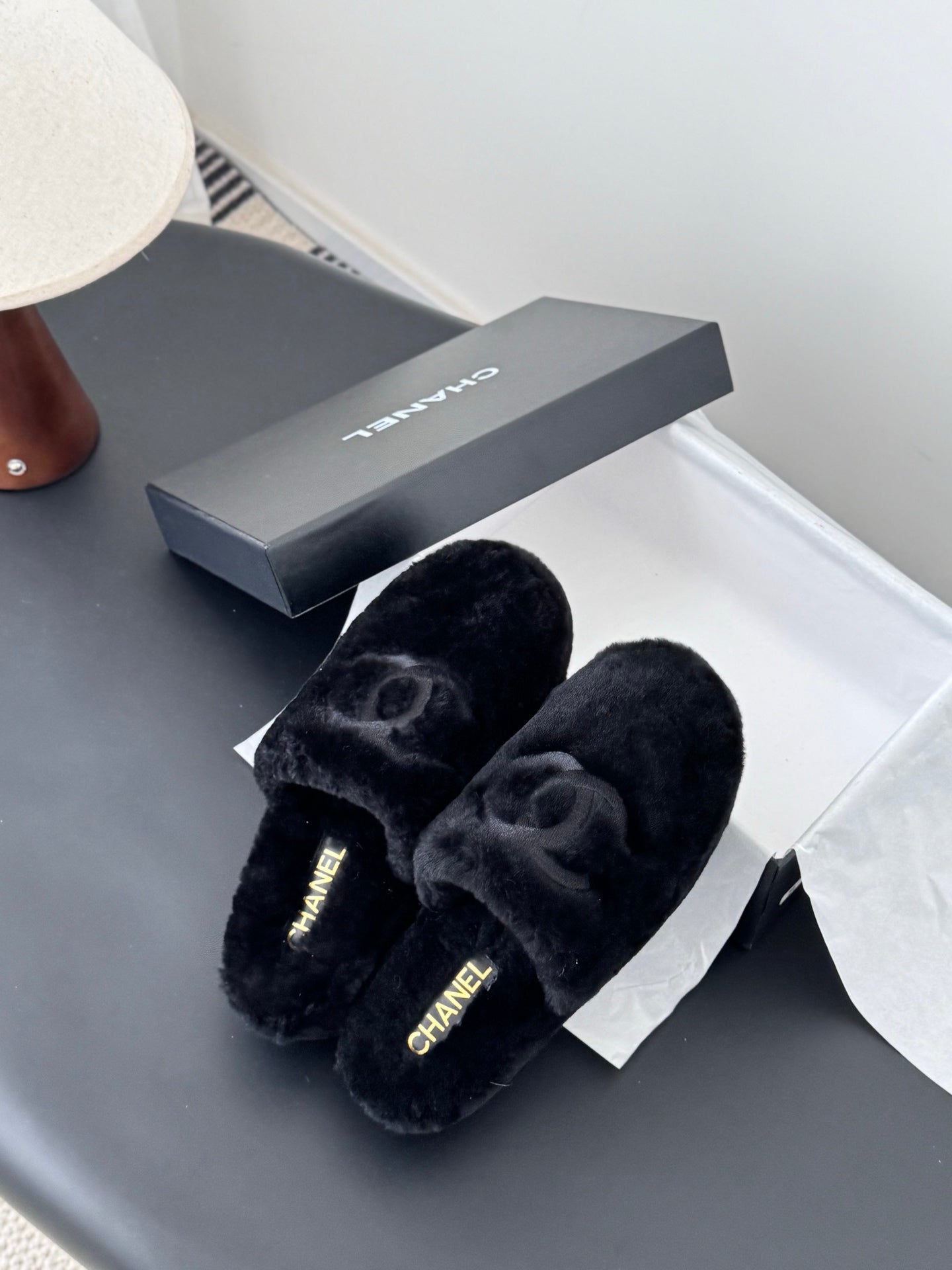 Chan 25fw fluffy slippers