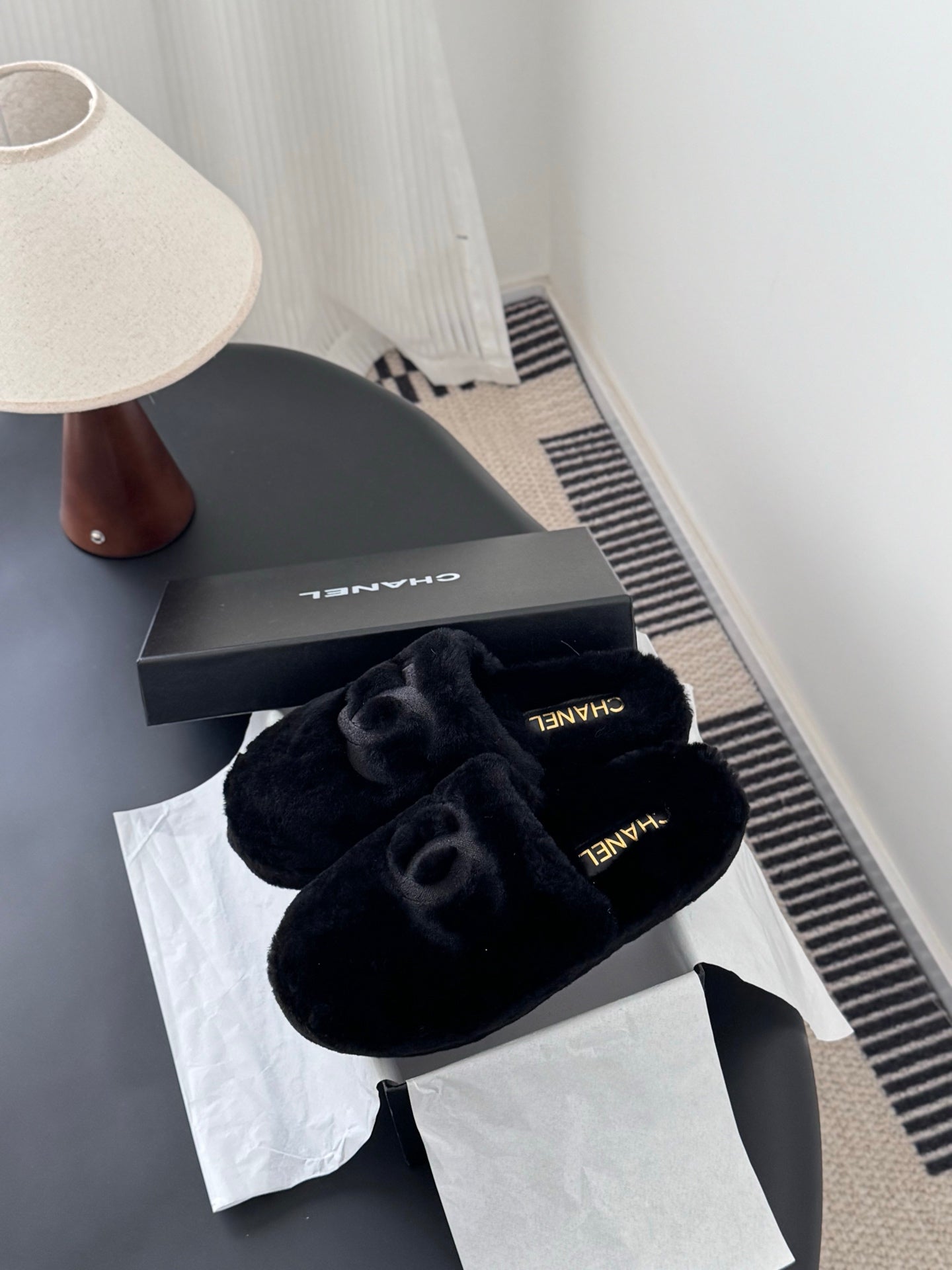 Chan 25fw fluffy slippers