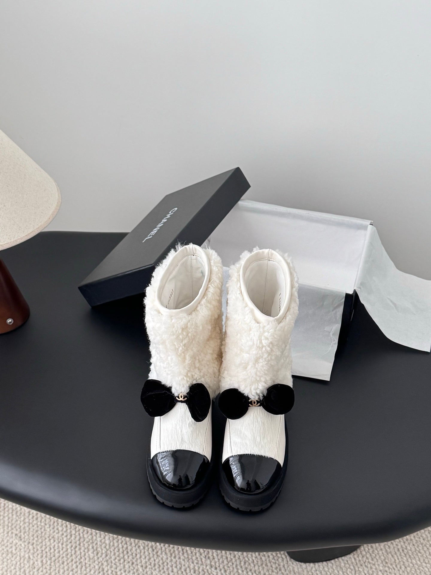 Chan 25fw plush boots with bow