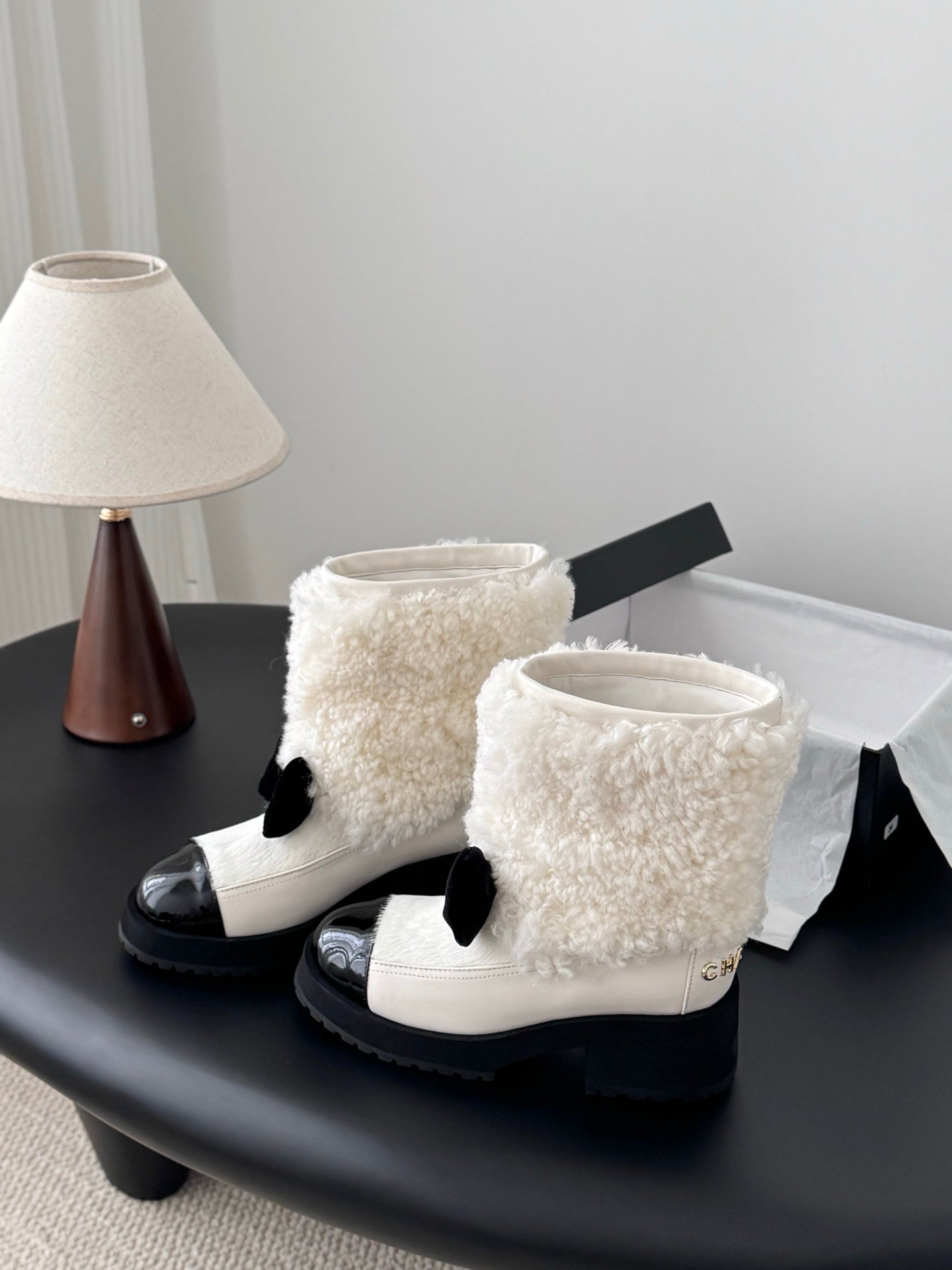 Chan 25fw plush boots with bow