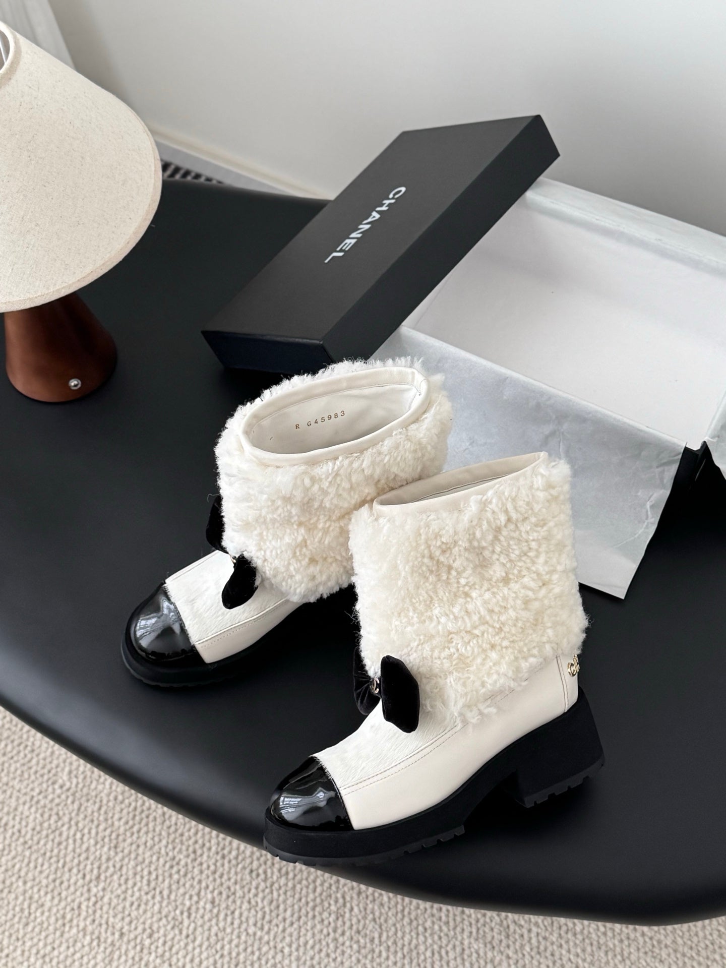 Chan 25fw plush boots with bow