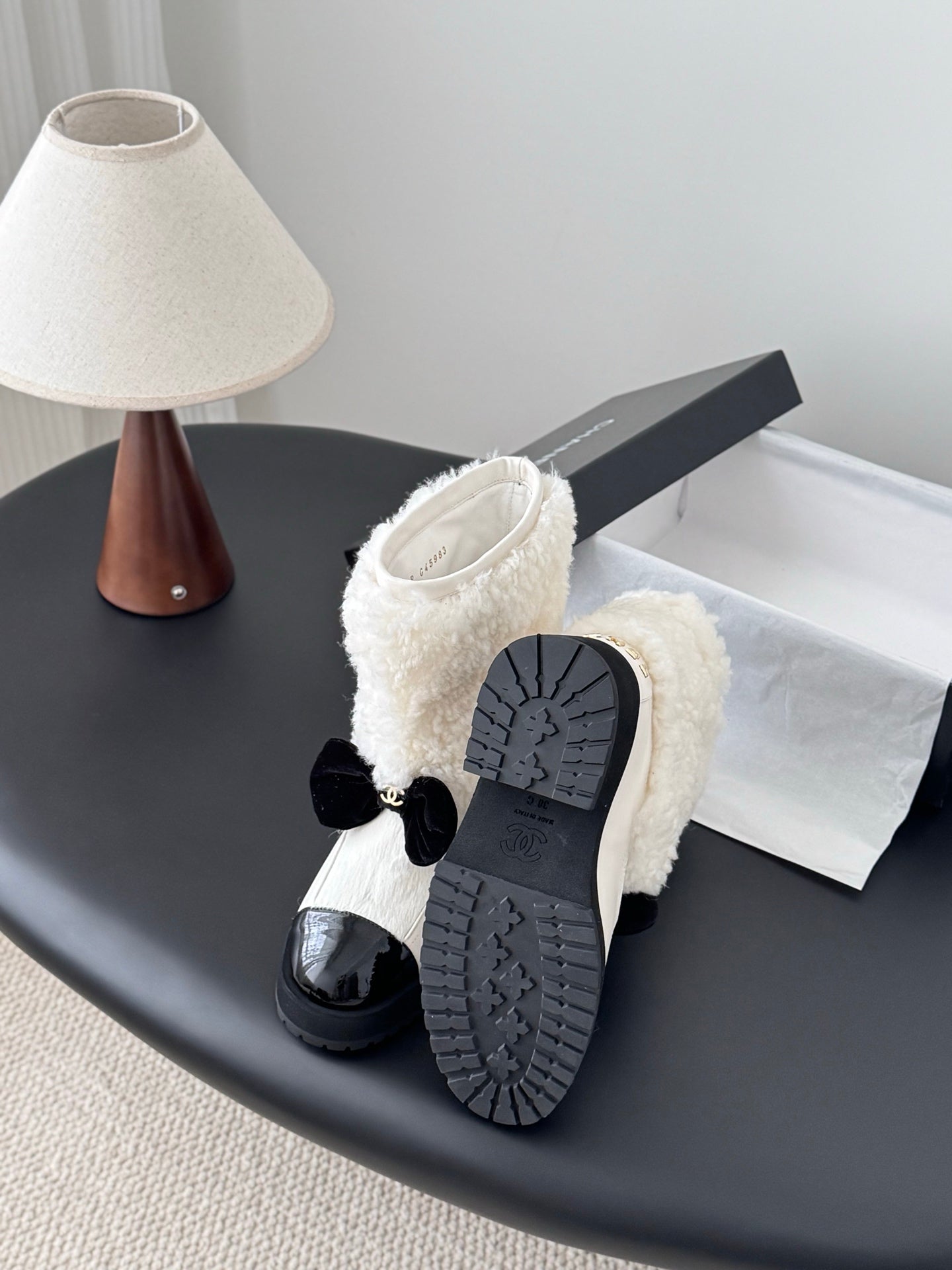 Chan 25fw plush boots with bow