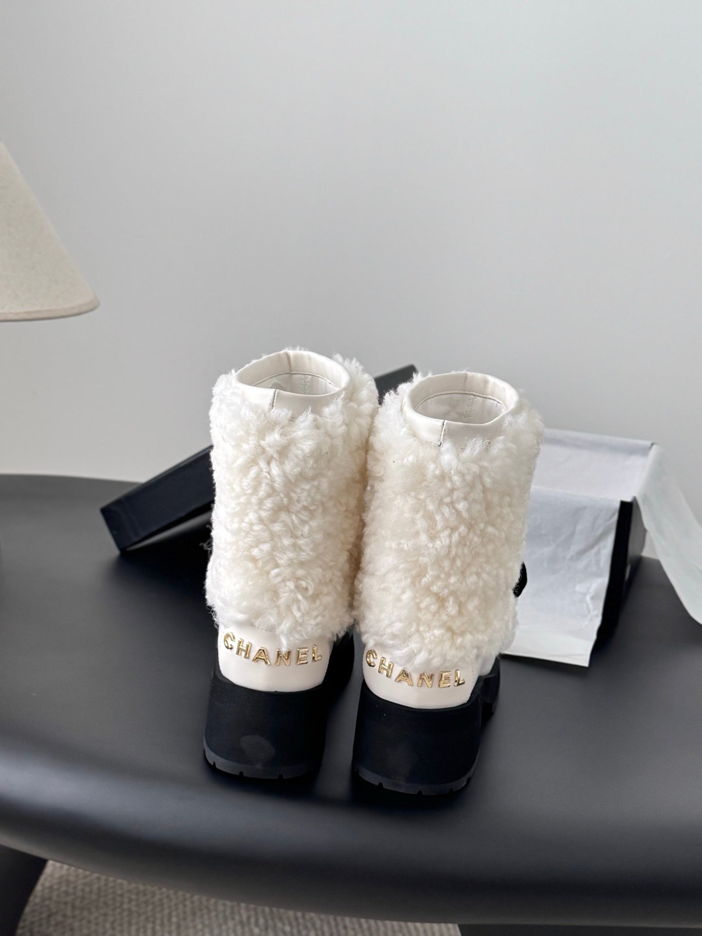 Chan 25fw plush boots with bow