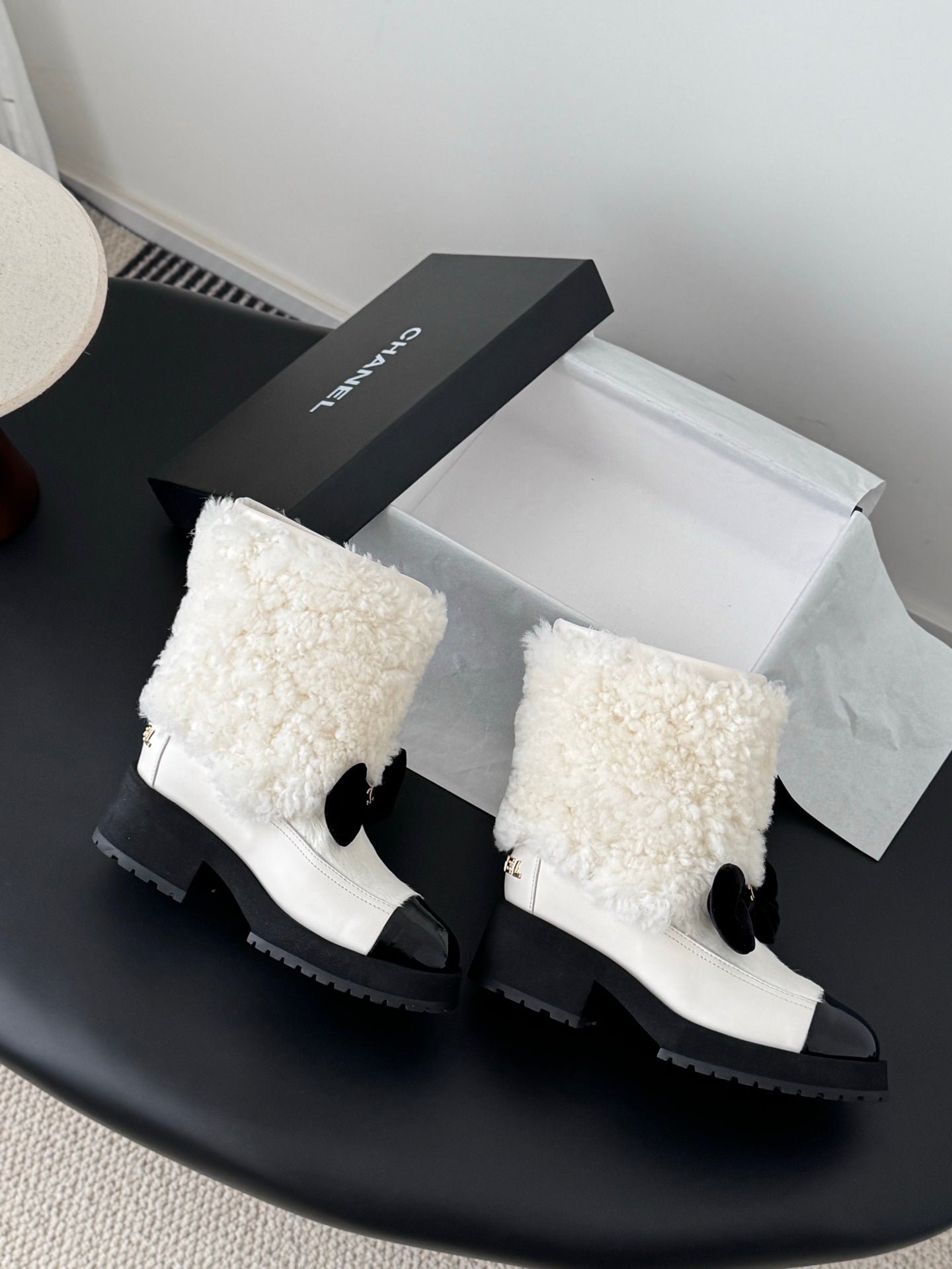 Chan 25fw plush boots with bow