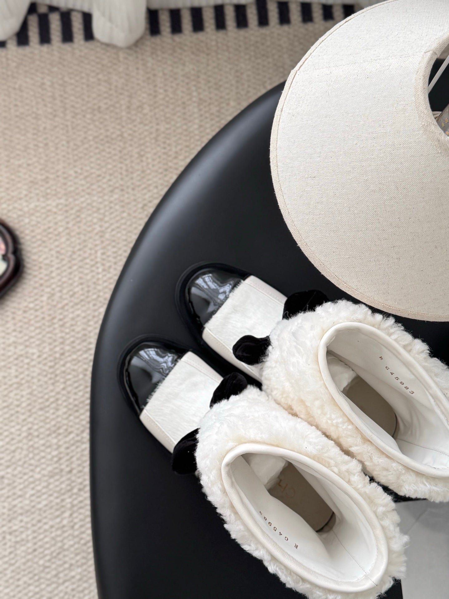 Chan 25fw plush boots with bow