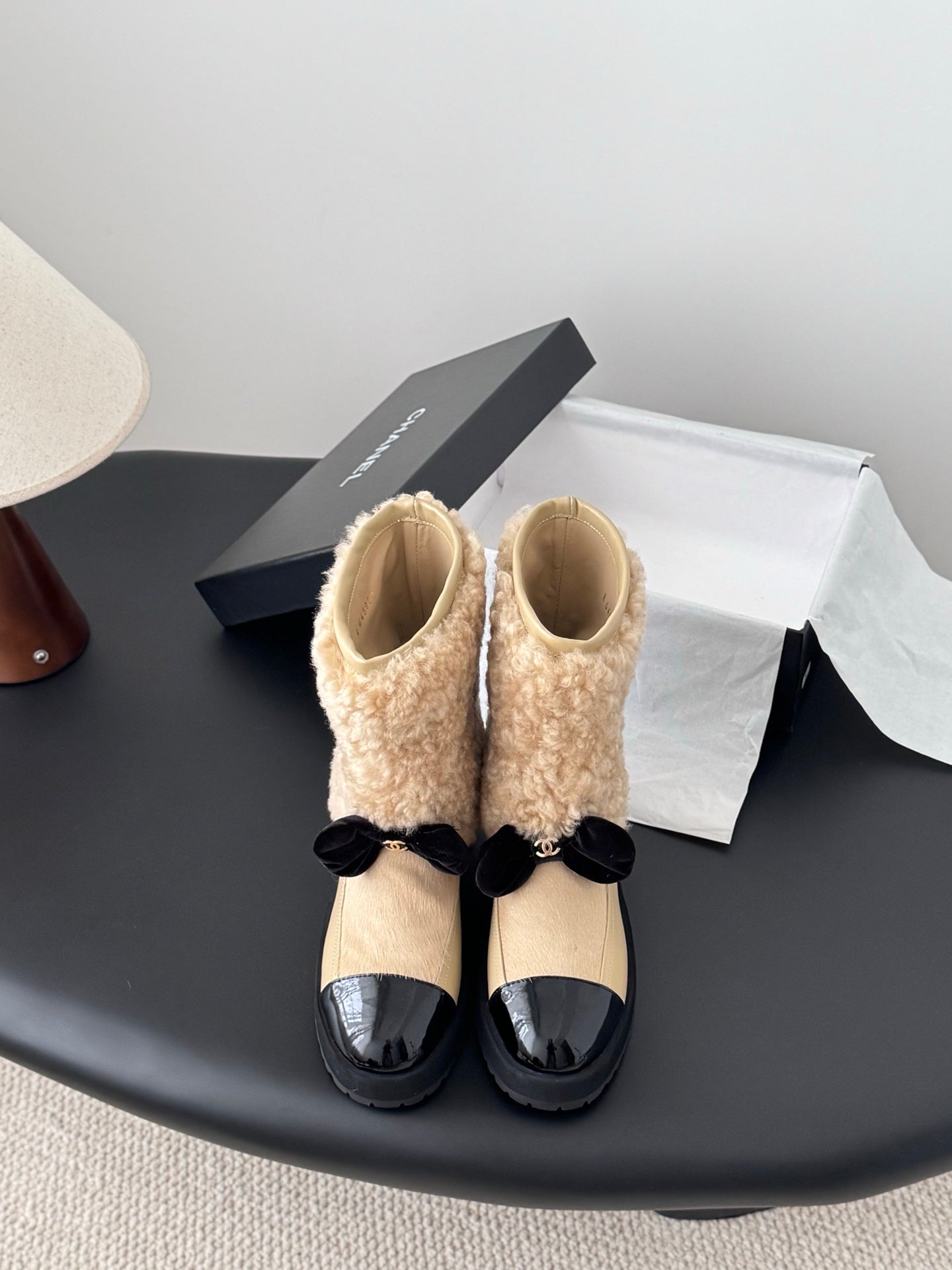 Chan 25fw plush boots with bow