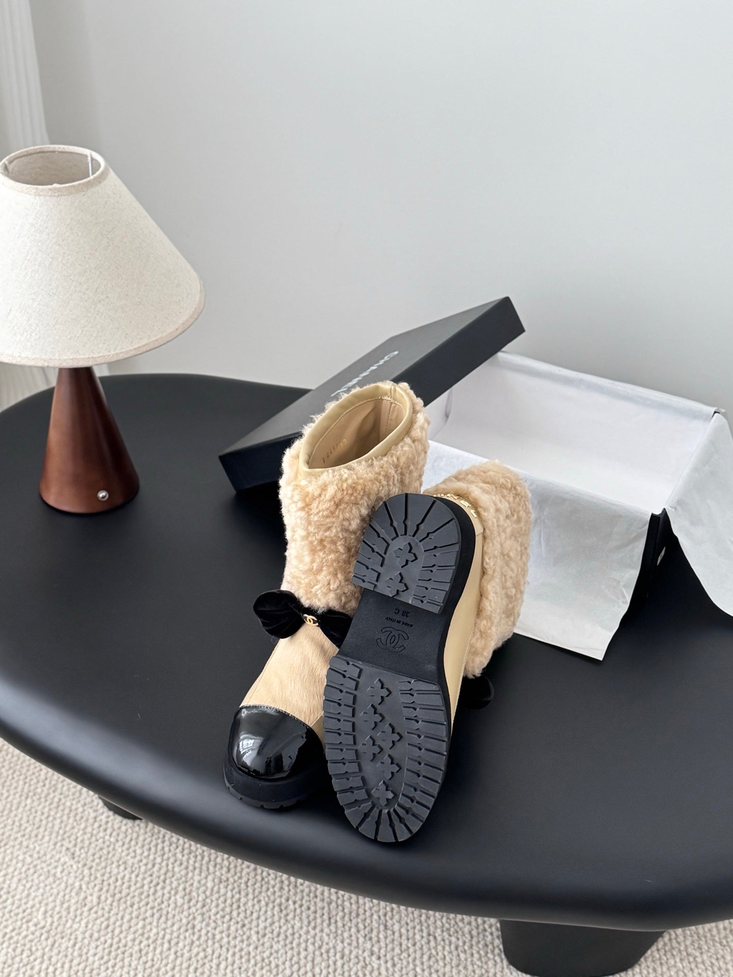 Chan 25fw plush boots with bow