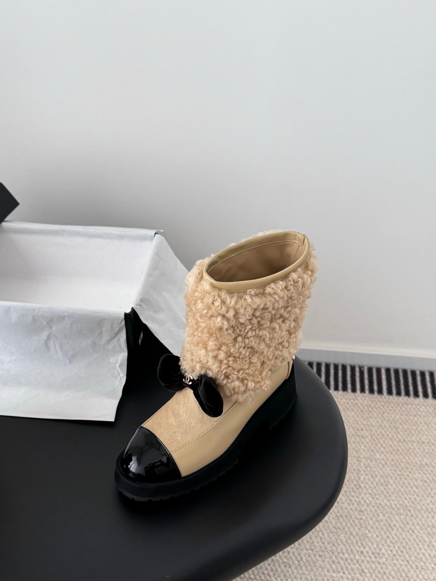 Chan 25fw plush boots with bow