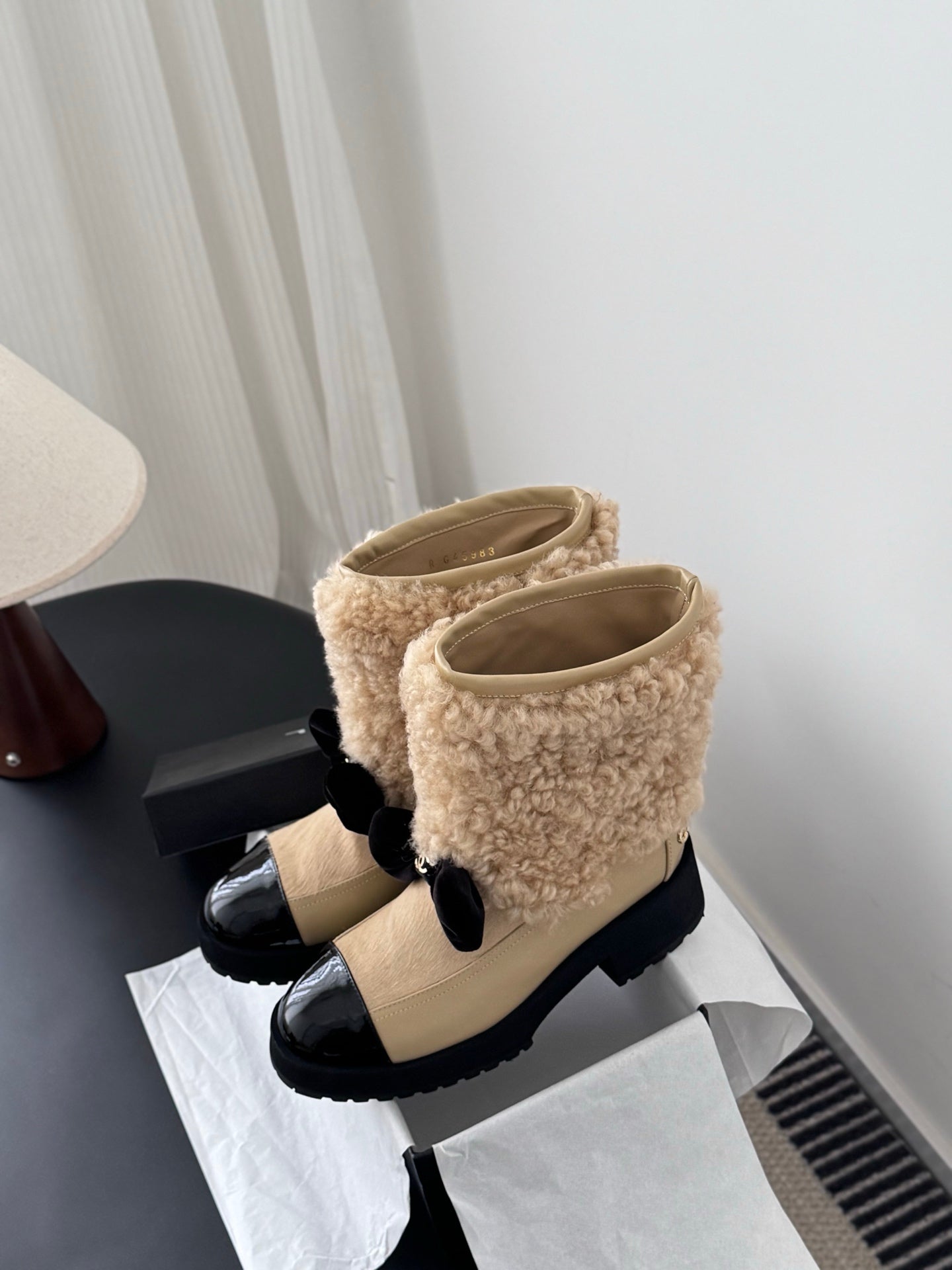 Chan 25fw plush boots with bow